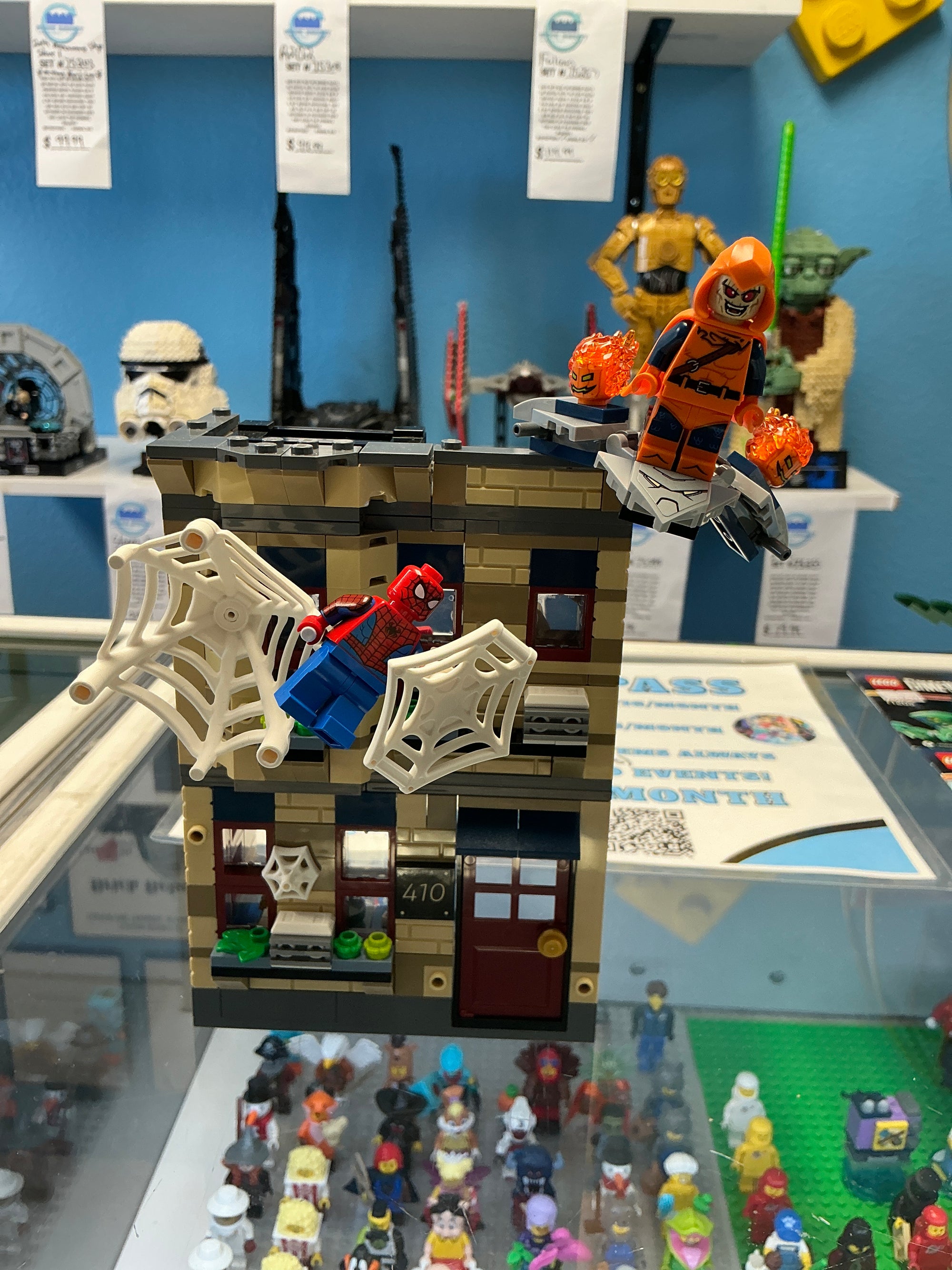 76317 Spider-Man Peter Parker’s Apartment *Missing 2 Figs and 1 Droid* - Used