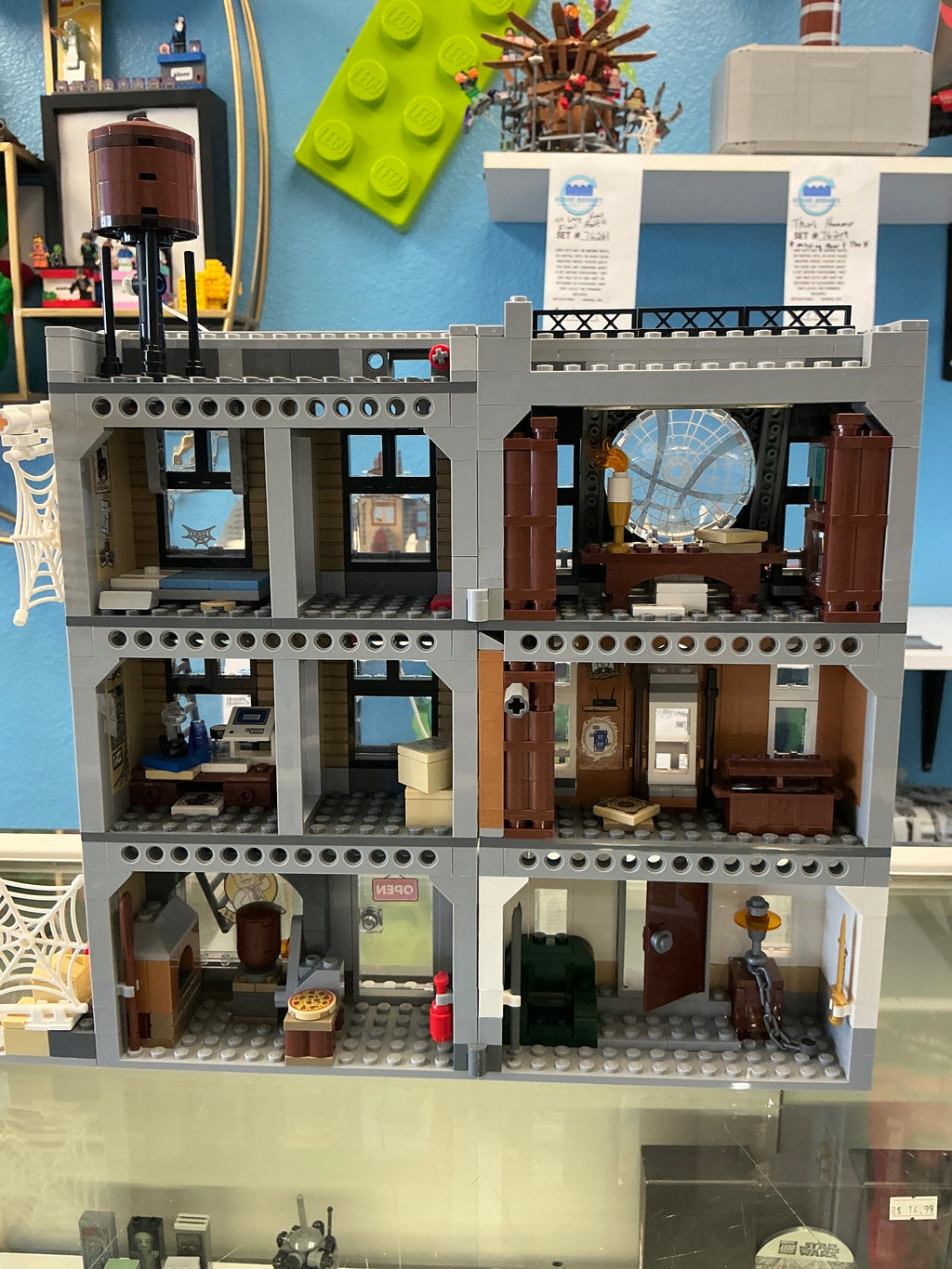 76108 Marvel Sanctum Sanctorum *Missing Spider-Man & Iron Man* - Used