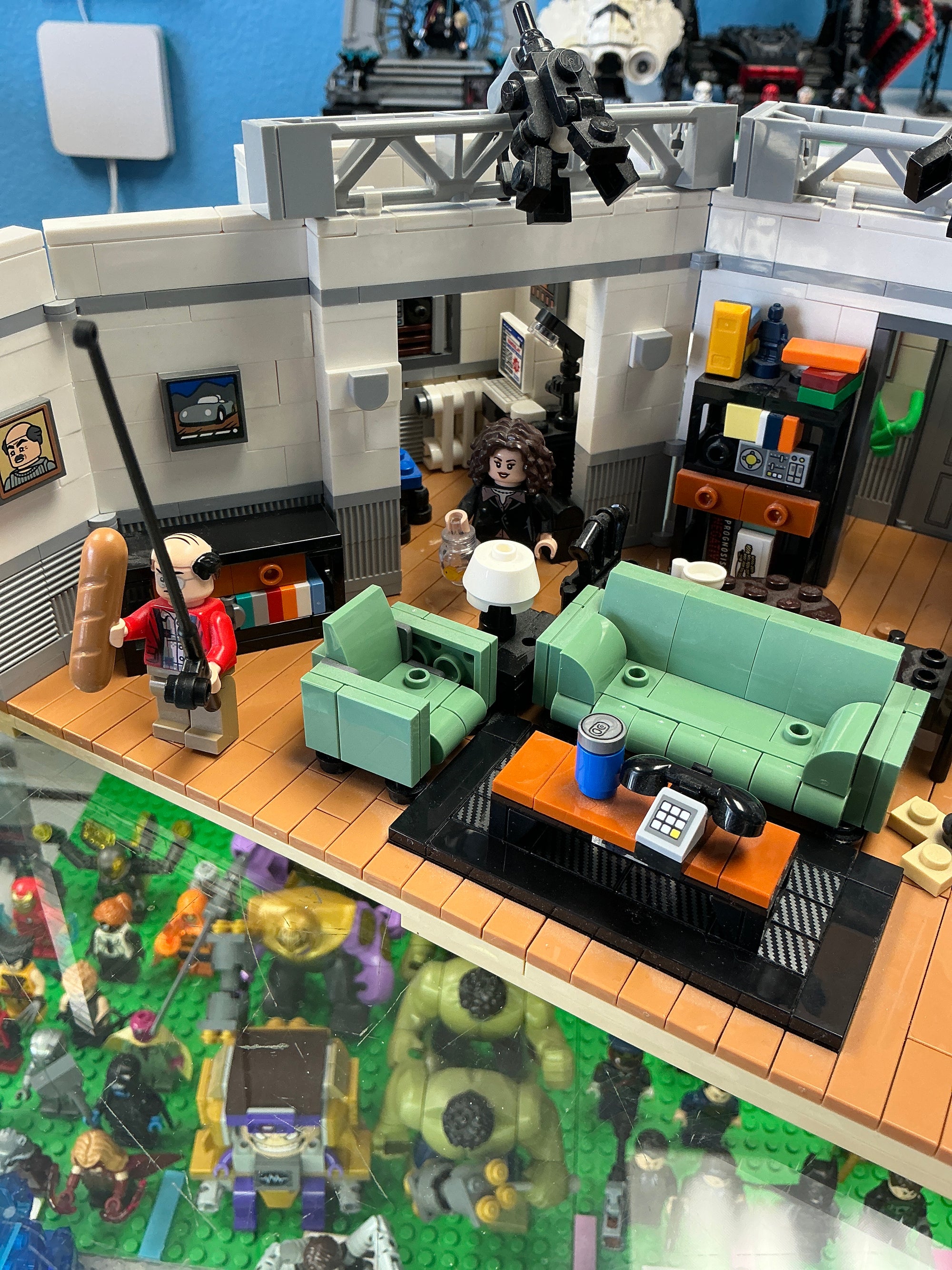 21328 Seinfeld *MISSING 1 FIG* - Used