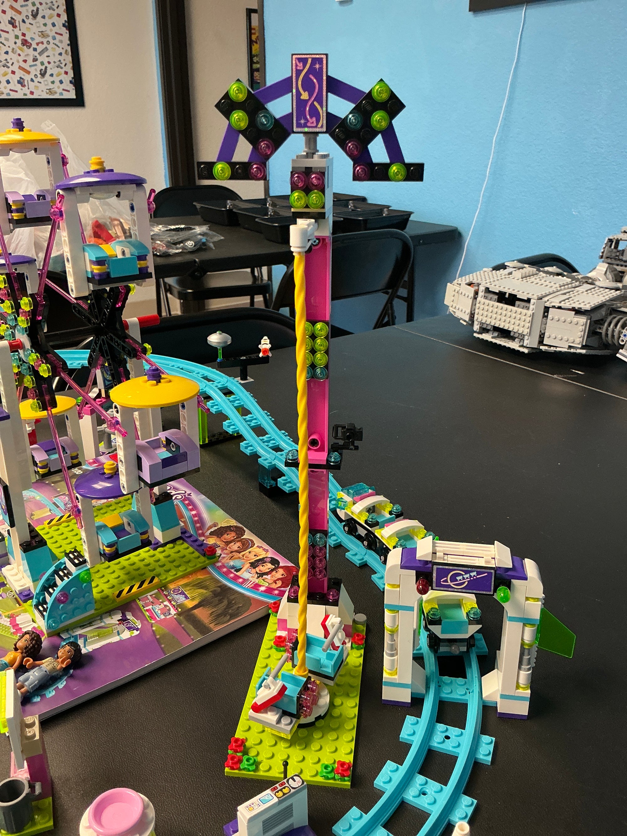 41130 Friends Amusement Park Roller Coaster - Used