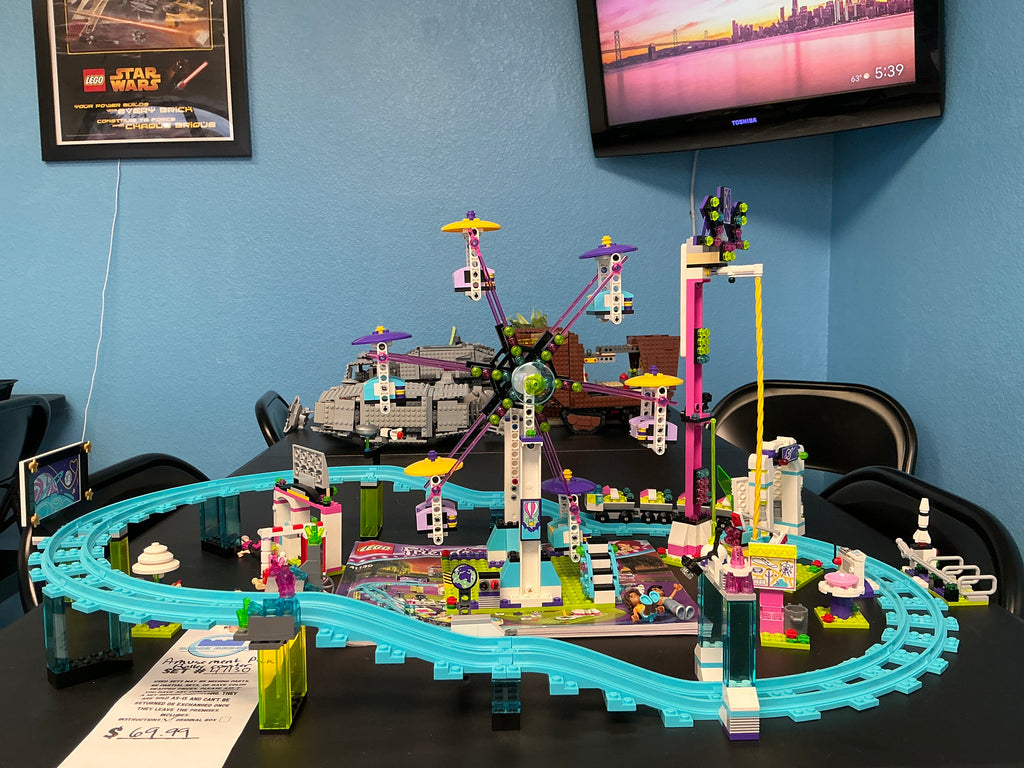 41130 Friends Amusement Park Roller Coaster - Used