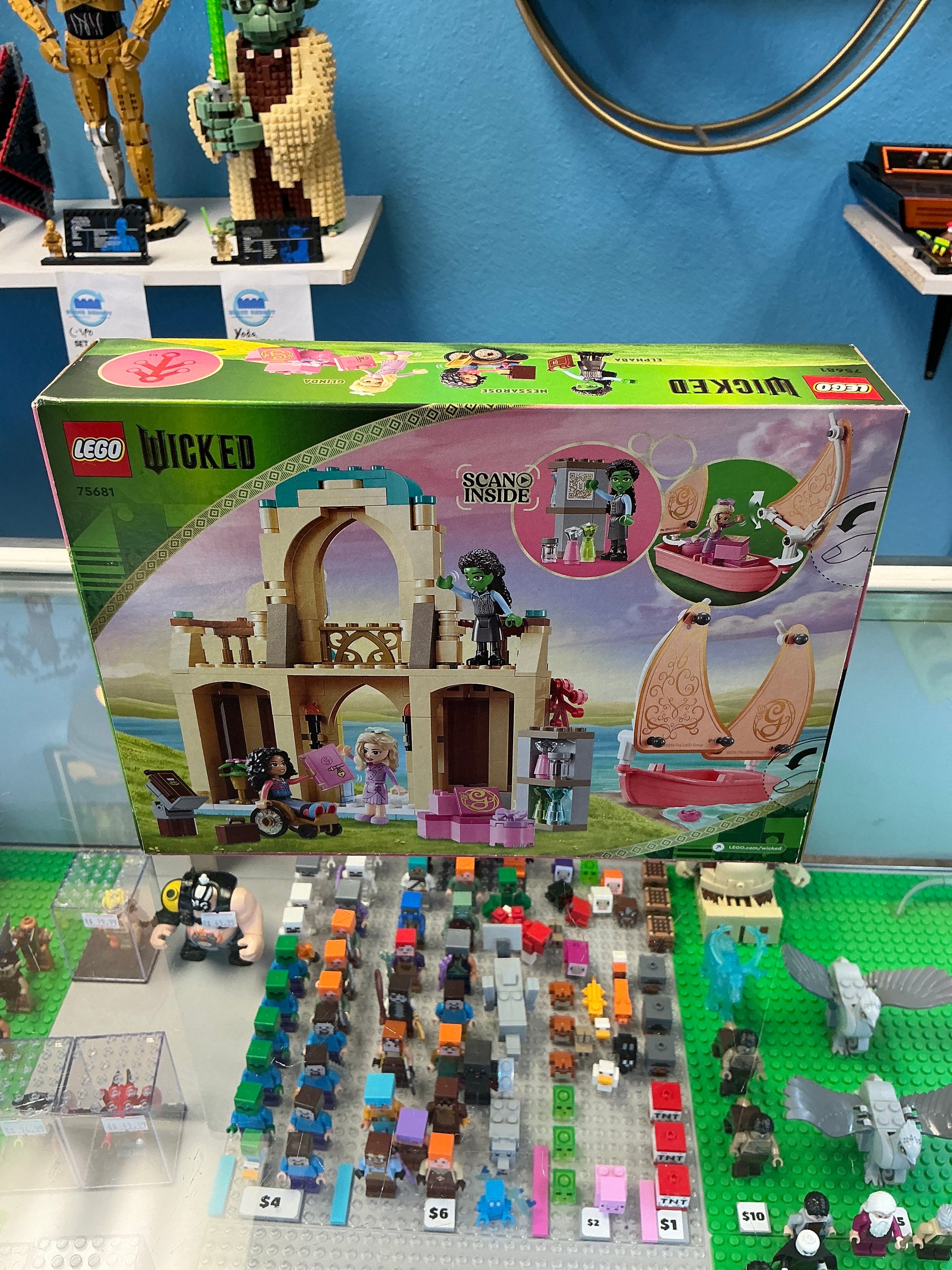 75681 Glinda, Elphaba , & Nessarose at Shiz Uni - Sealed