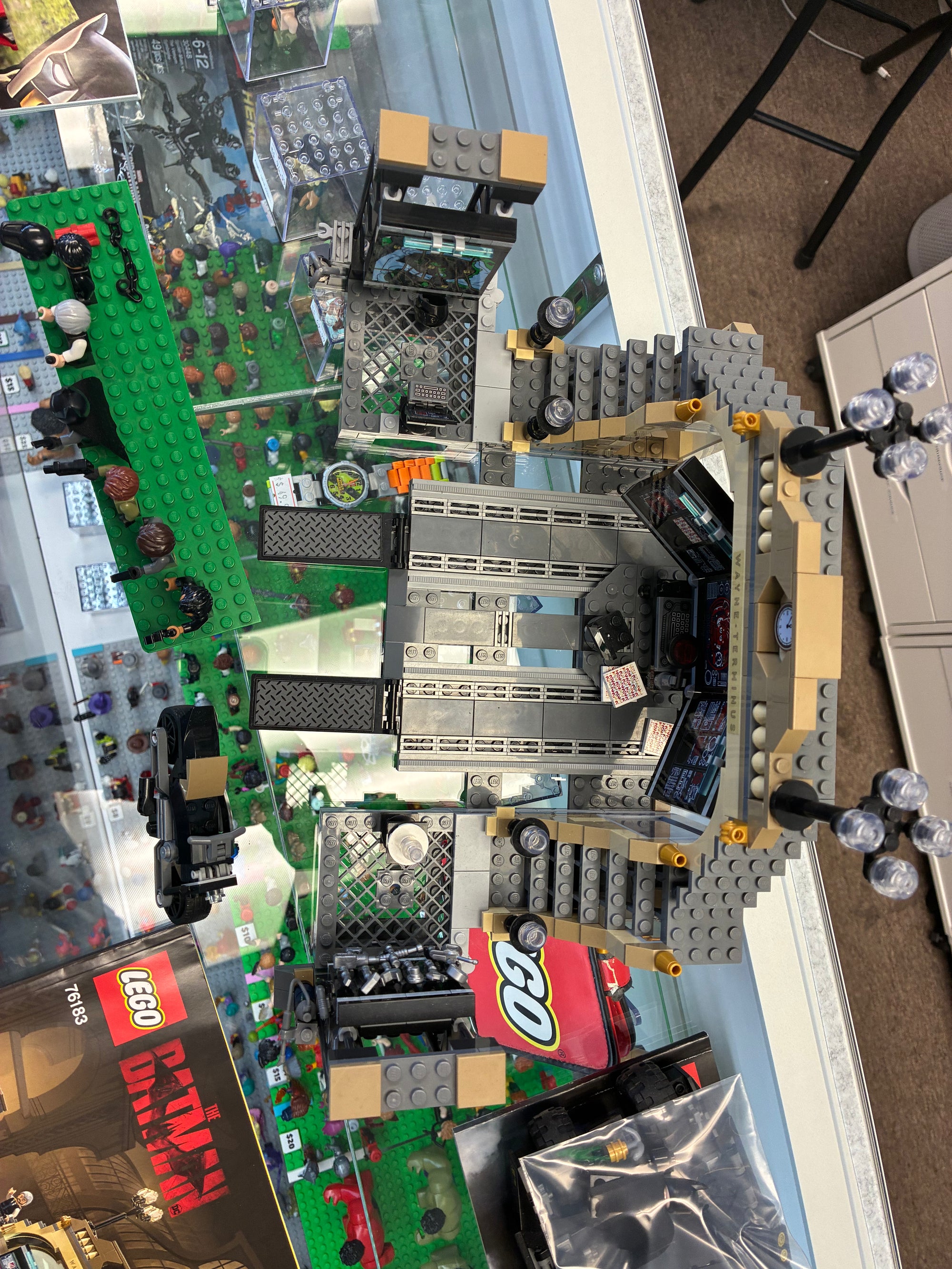 76183 Batcave: The Riddler Face Off - Used