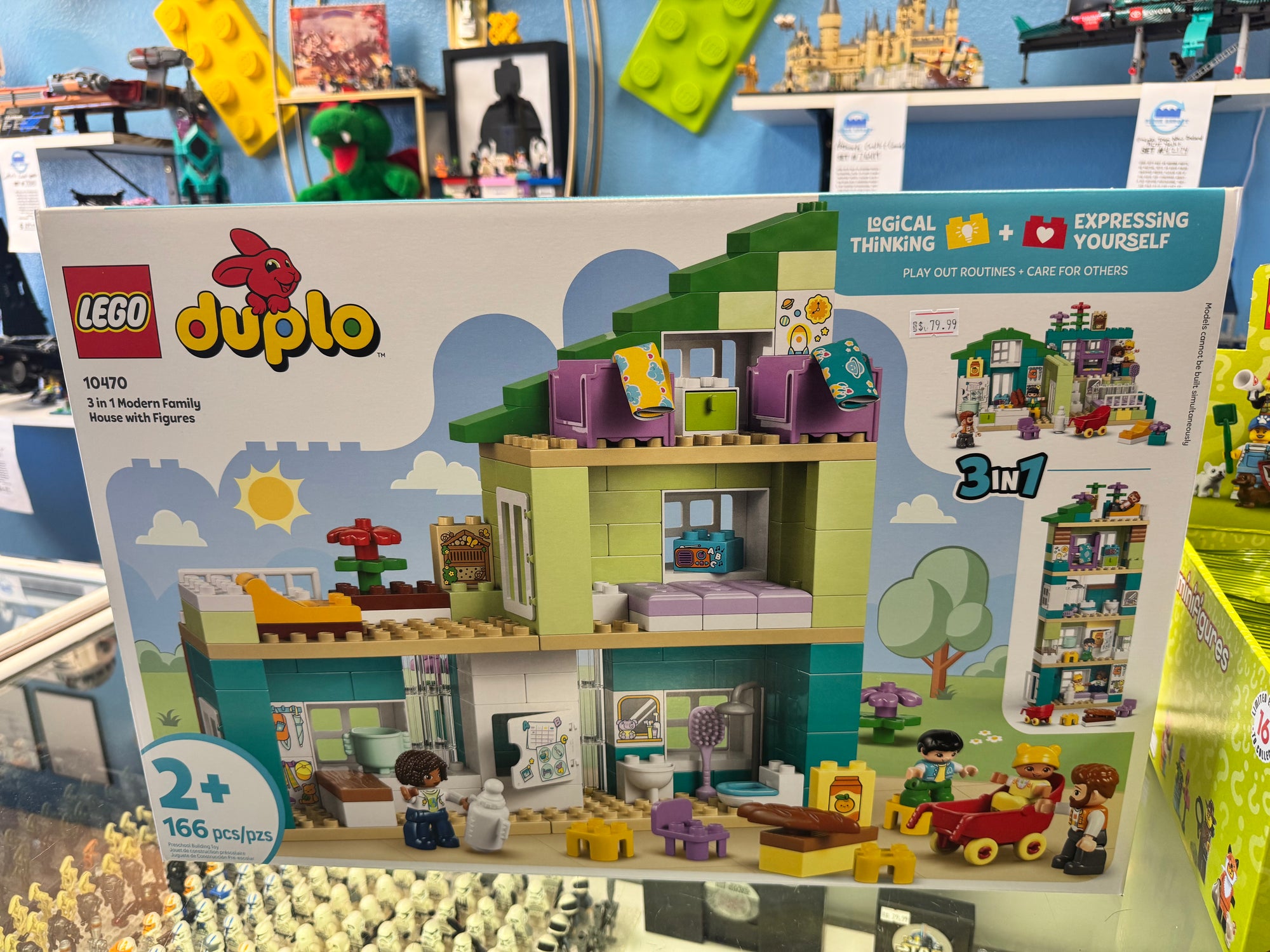 10470 3 in 1 Modern Family House with Figures - Sealed