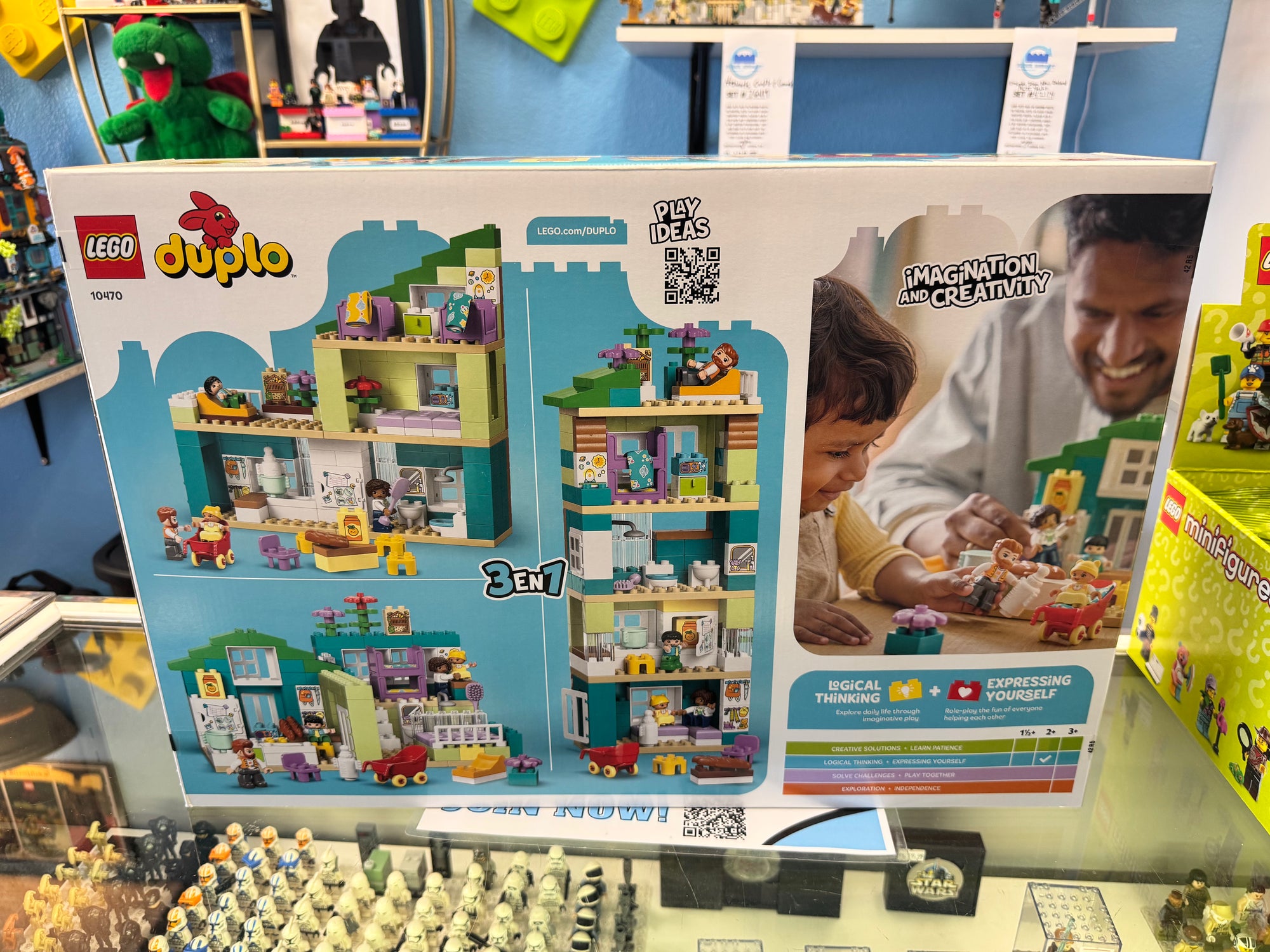 10470 3 in 1 Modern Family House with Figures - Sealed