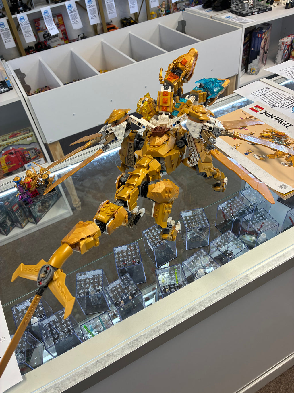 717174 Lloyd’s Golden Ultra Dragon *MISSING 3 FIGS & HELMET JAW PIECE* - Used