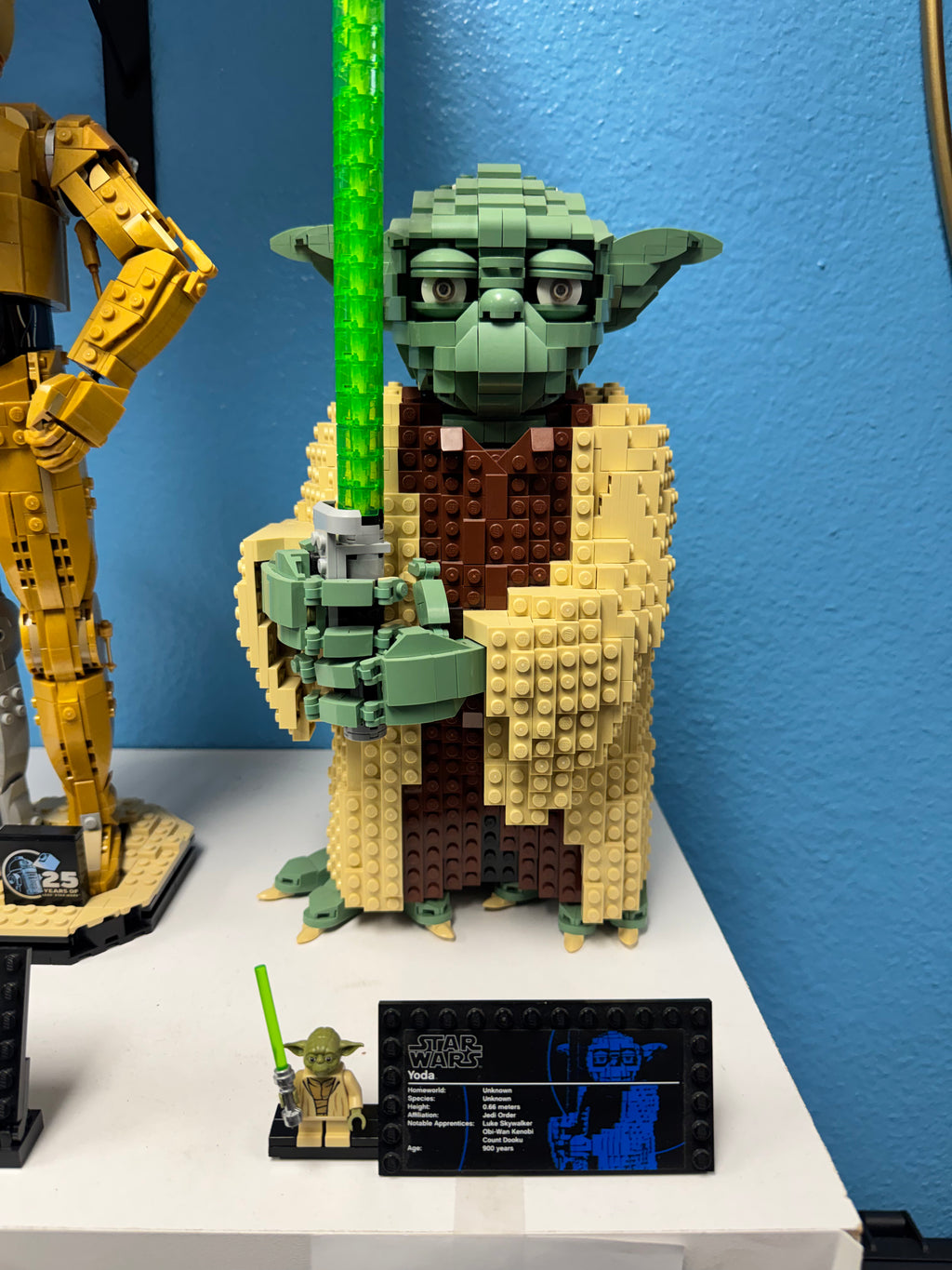 75255 Yoda with Mini fig and Name plate - Used