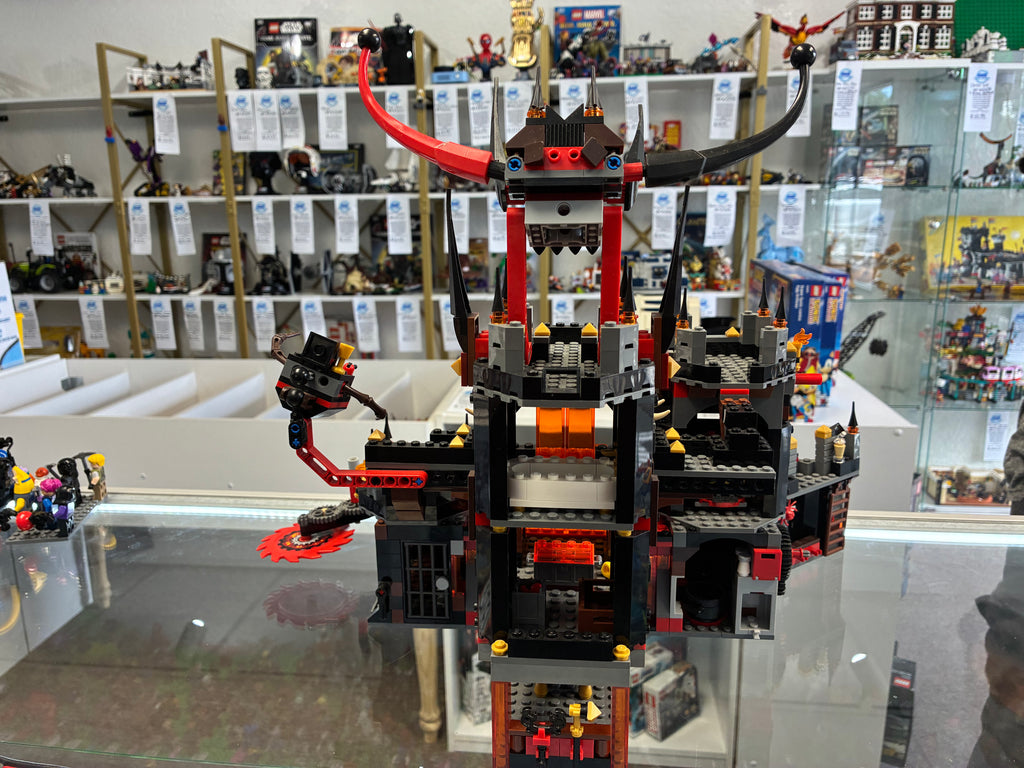 70323-Jestro’s Volcano Lair