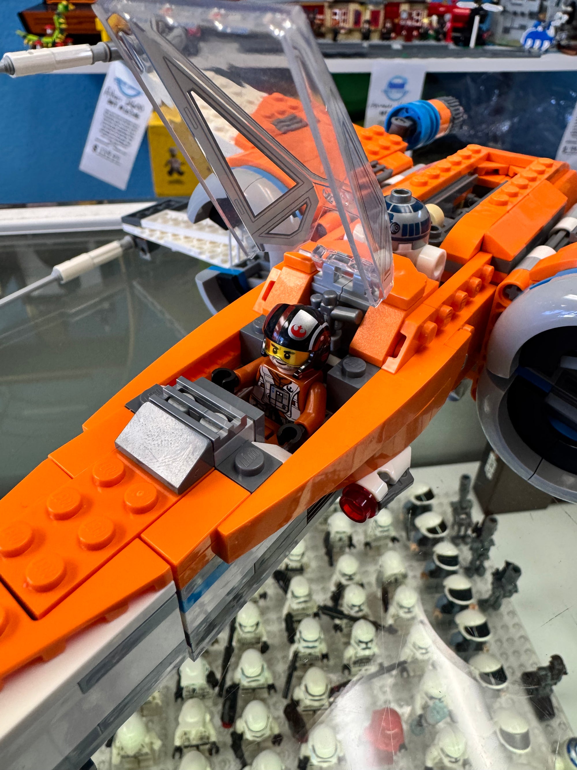 75273 Poes X-Wing *MISSING 2 Figs*