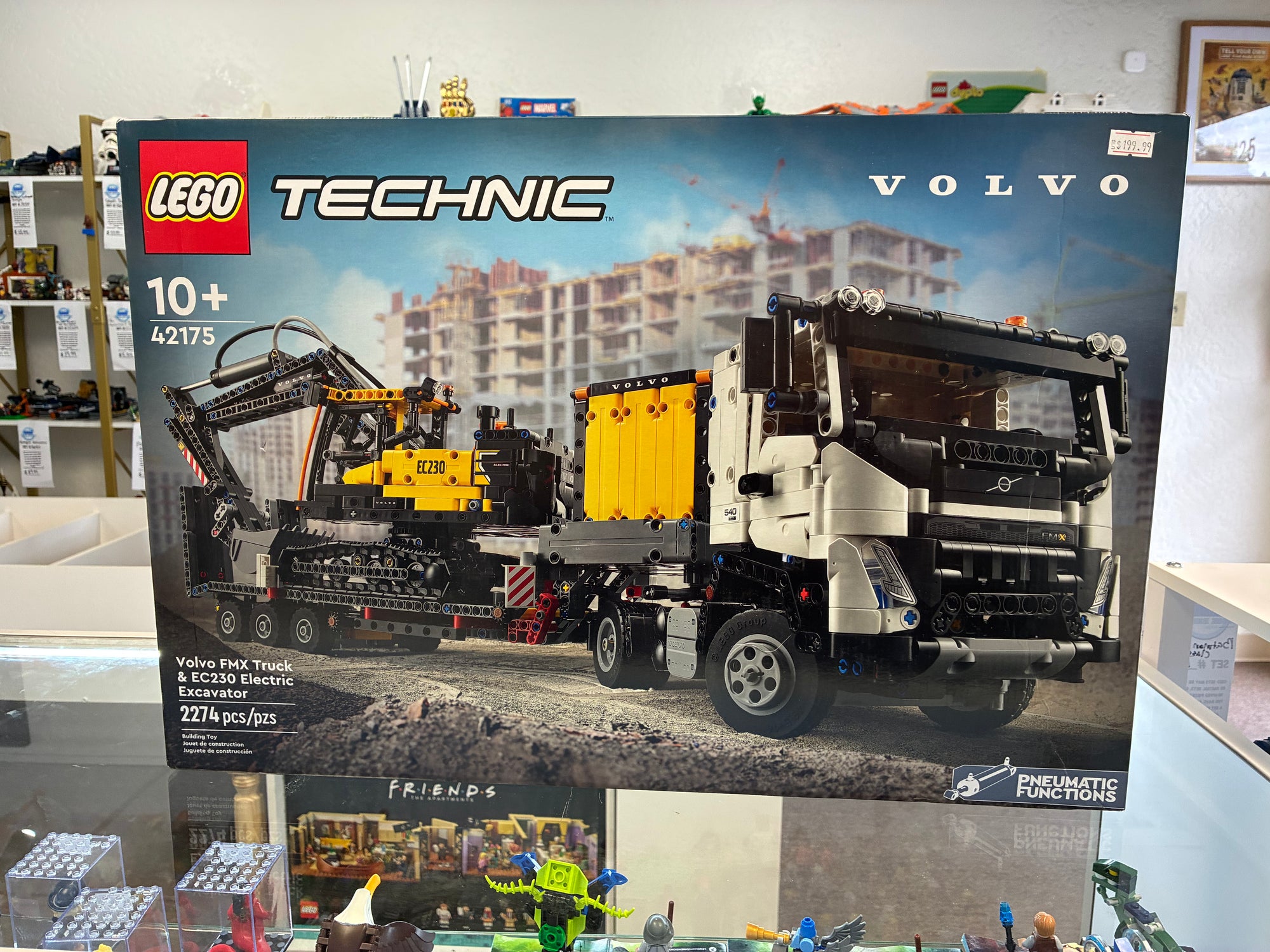 42175 Volvo FMX Truck & EC230 Electric Excavator - Sealed