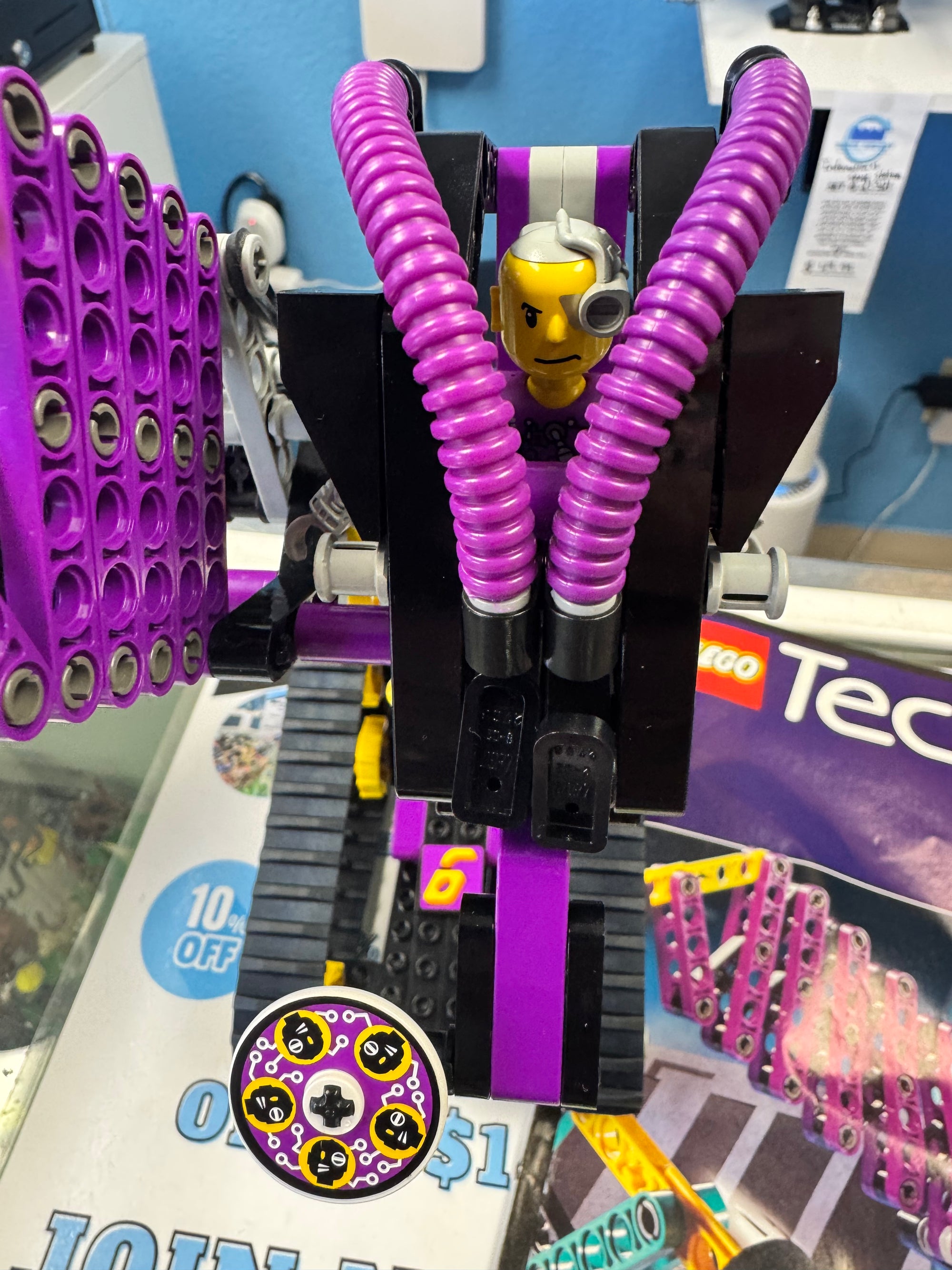 8257 Technic Cyber Strikers - Used