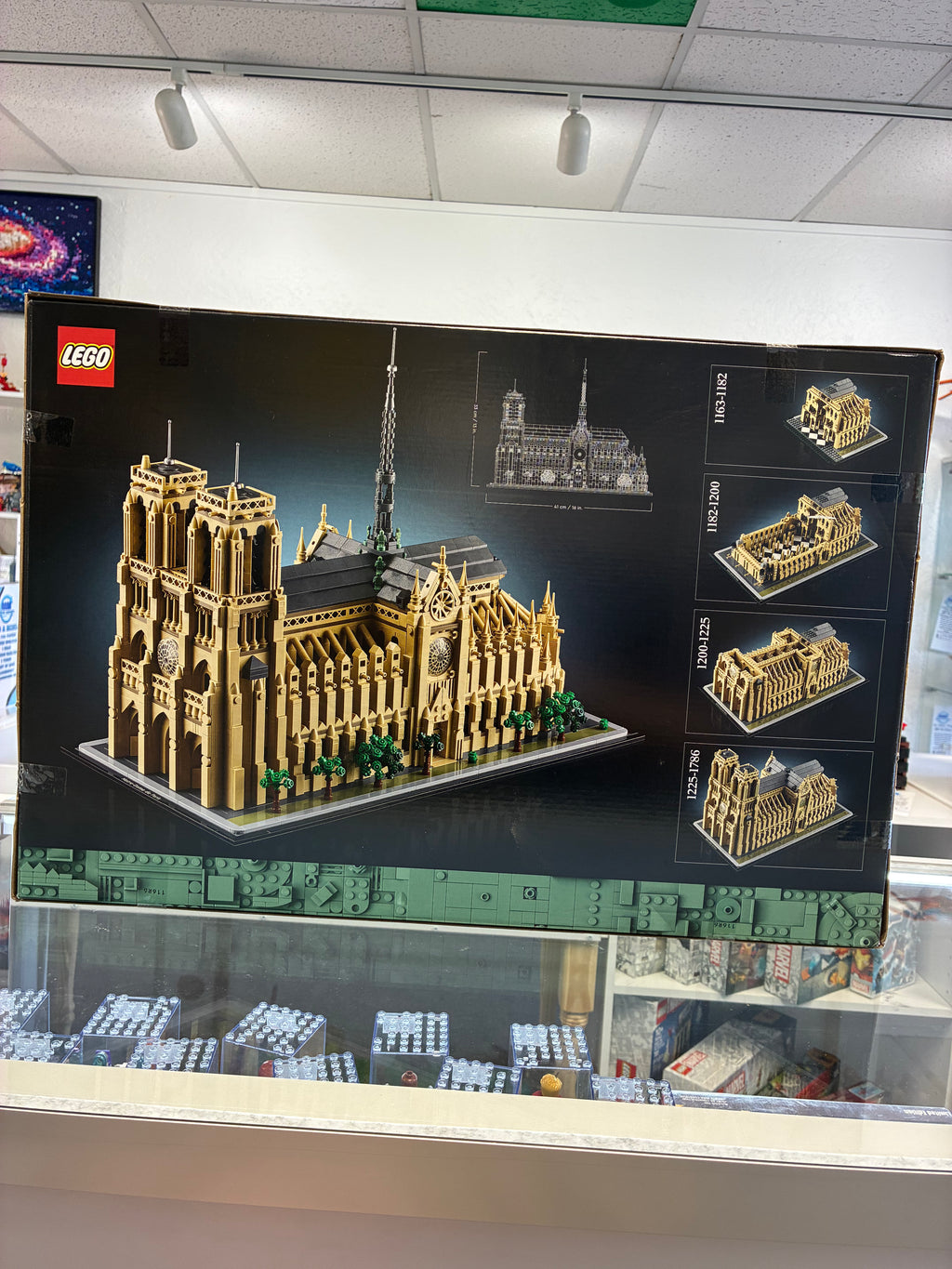21061 Architecture: Notre-Dame - Sealed