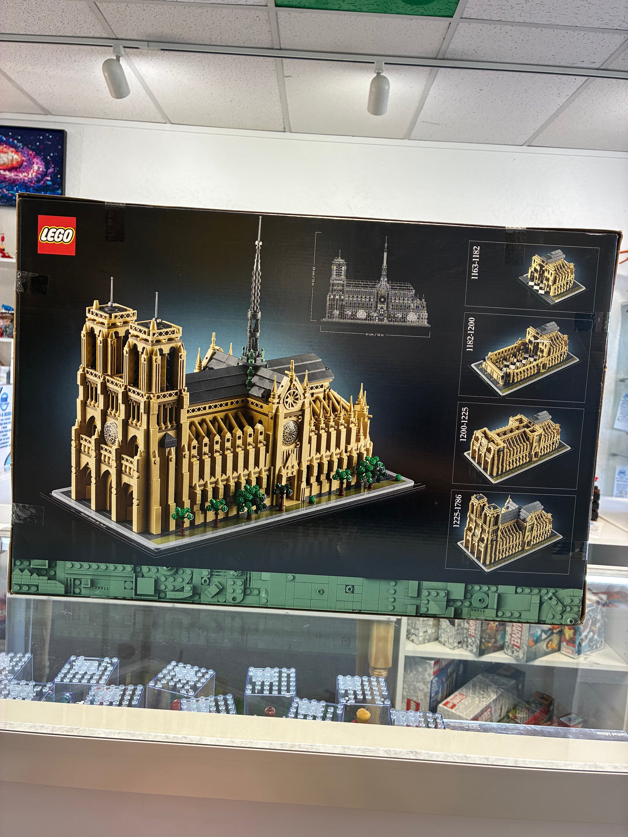 21061 Architecture: Notre-Dame - Sealed