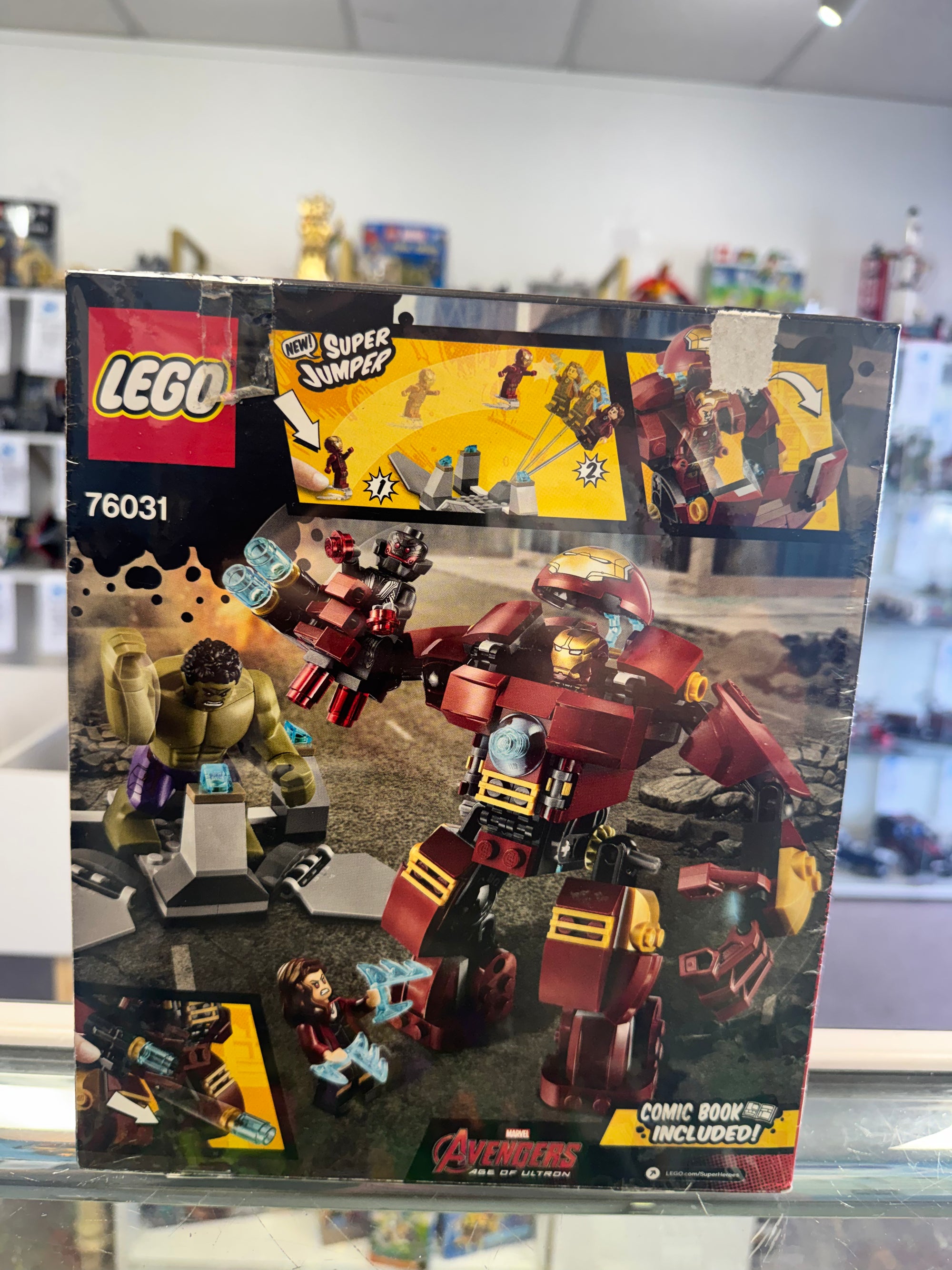 76031 The Hulk Buster Smash *Face Scratches on Scarlet & Ultron - Certified