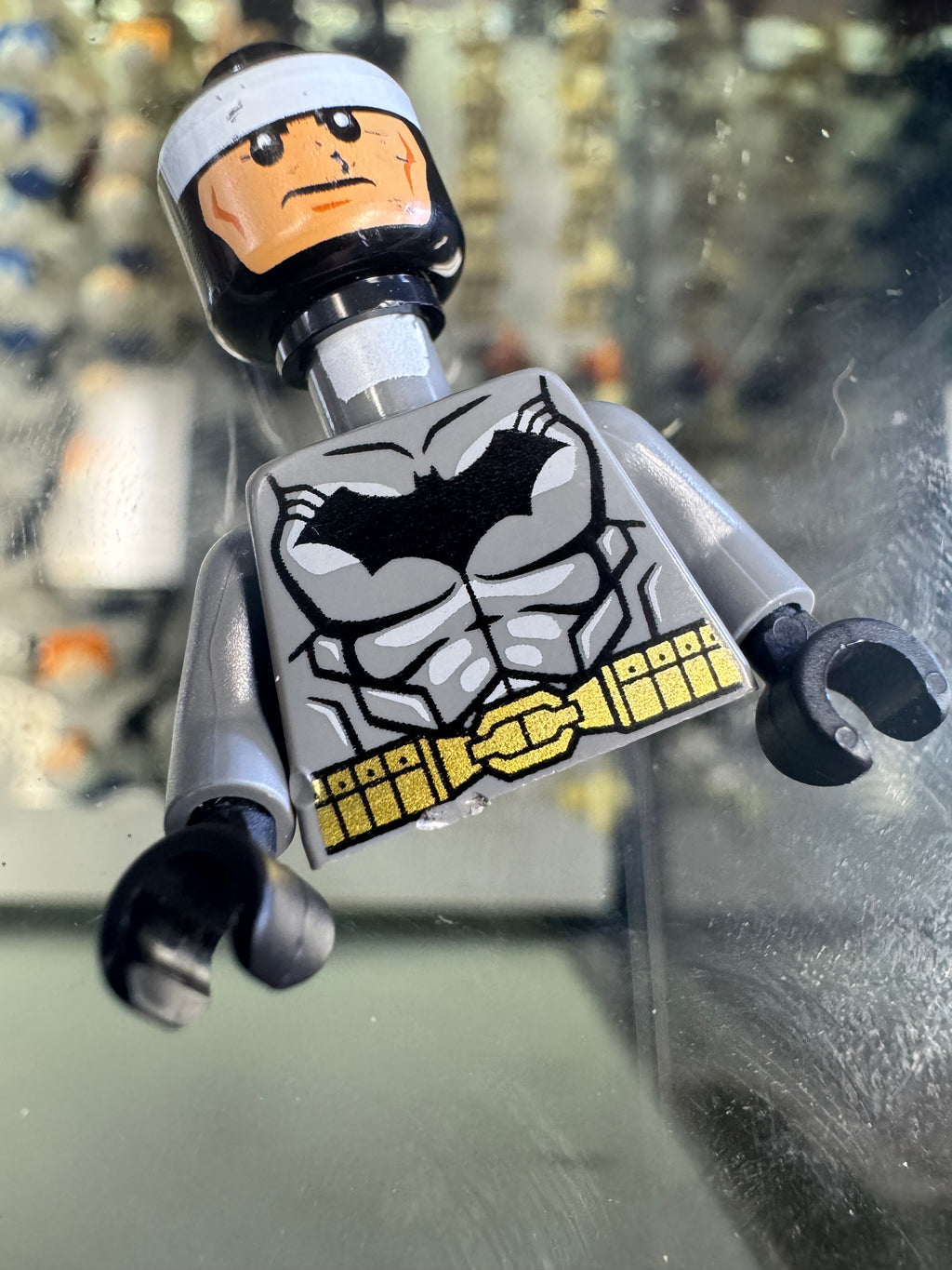 76026 Gorilla Grodd Goes Bananas *Light face scratches Batman & truck driver - Certified