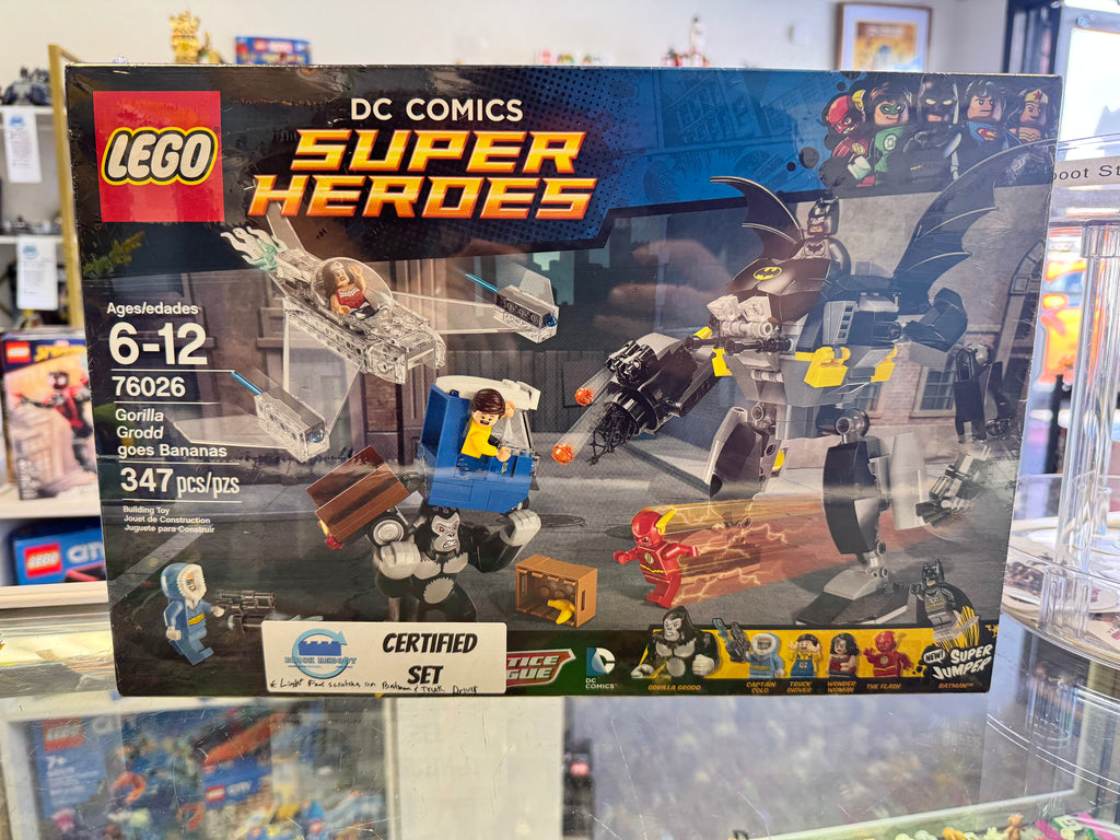 76026 Gorilla Grodd Goes Bananas *Light face scratches Batman & truck driver - Certified