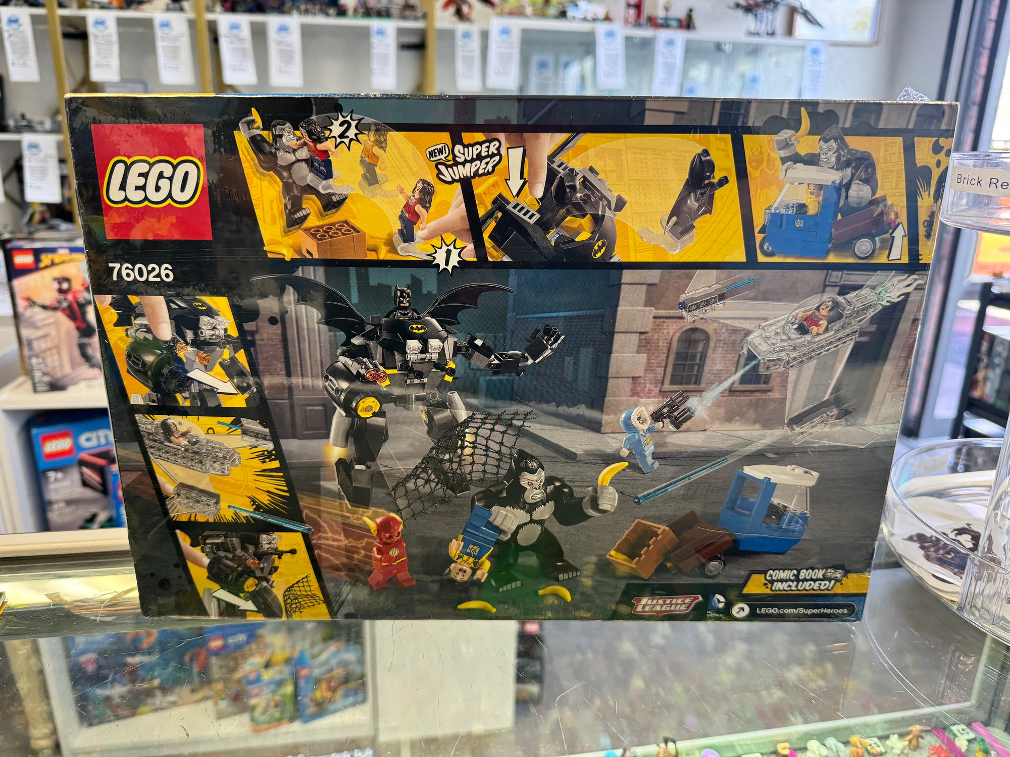 76026 Gorilla Grodd Goes Bananas *Light face scratches Batman & truck driver - Certified