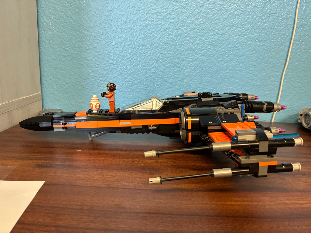 75102 Star Wars Poe’s X-Wing *MISSING 1 FIG* - Used