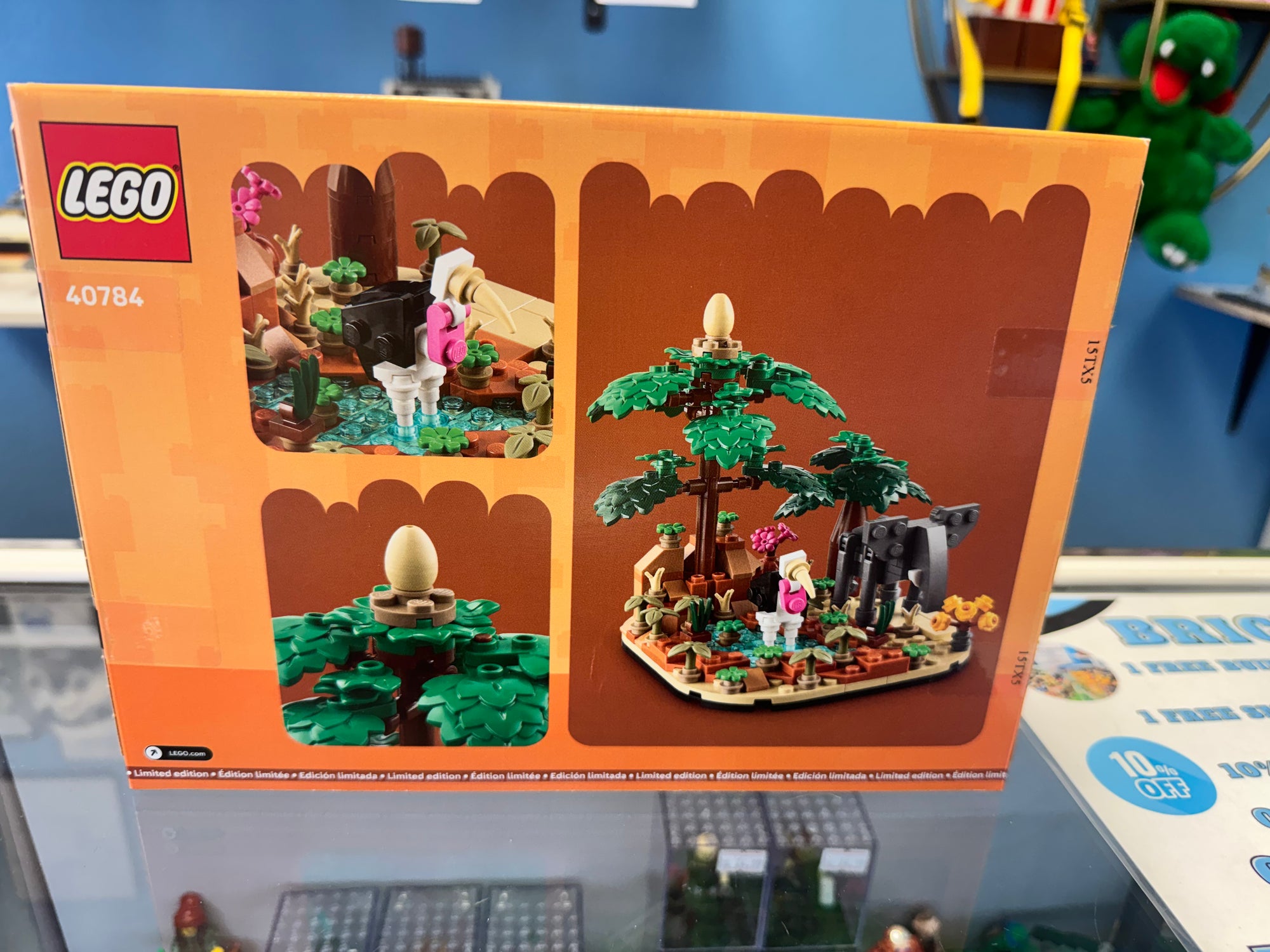 40784 African Savanna Diorama GWP - Sealed