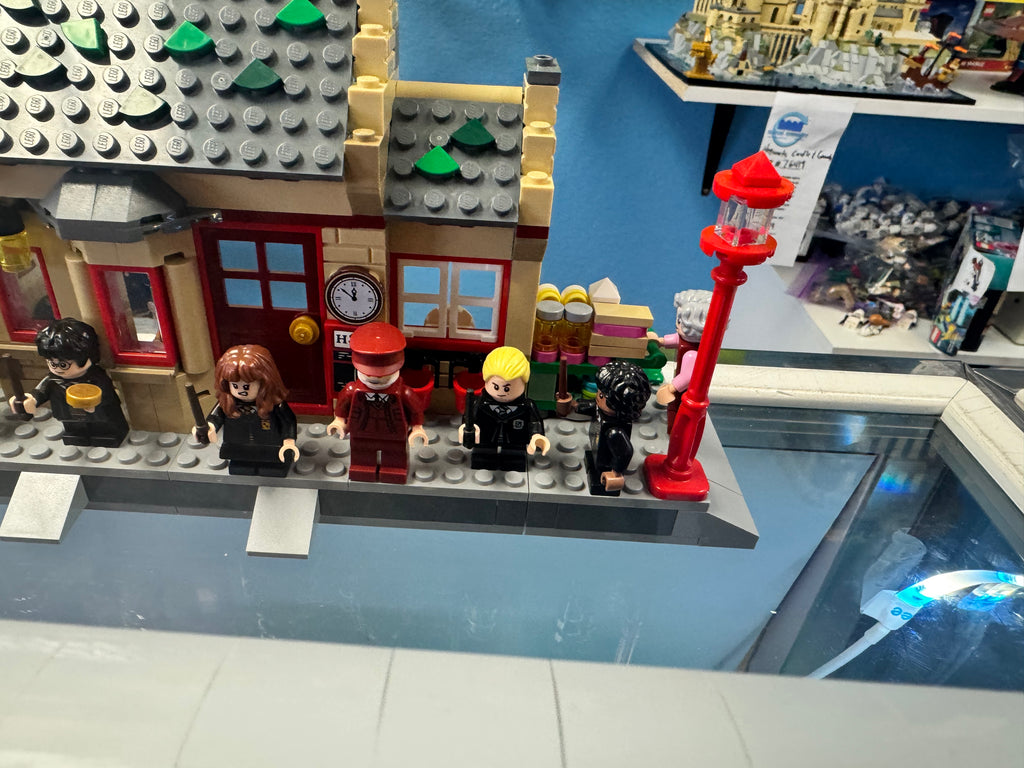 76423 Harry Potter Hogsmeade Station - Used