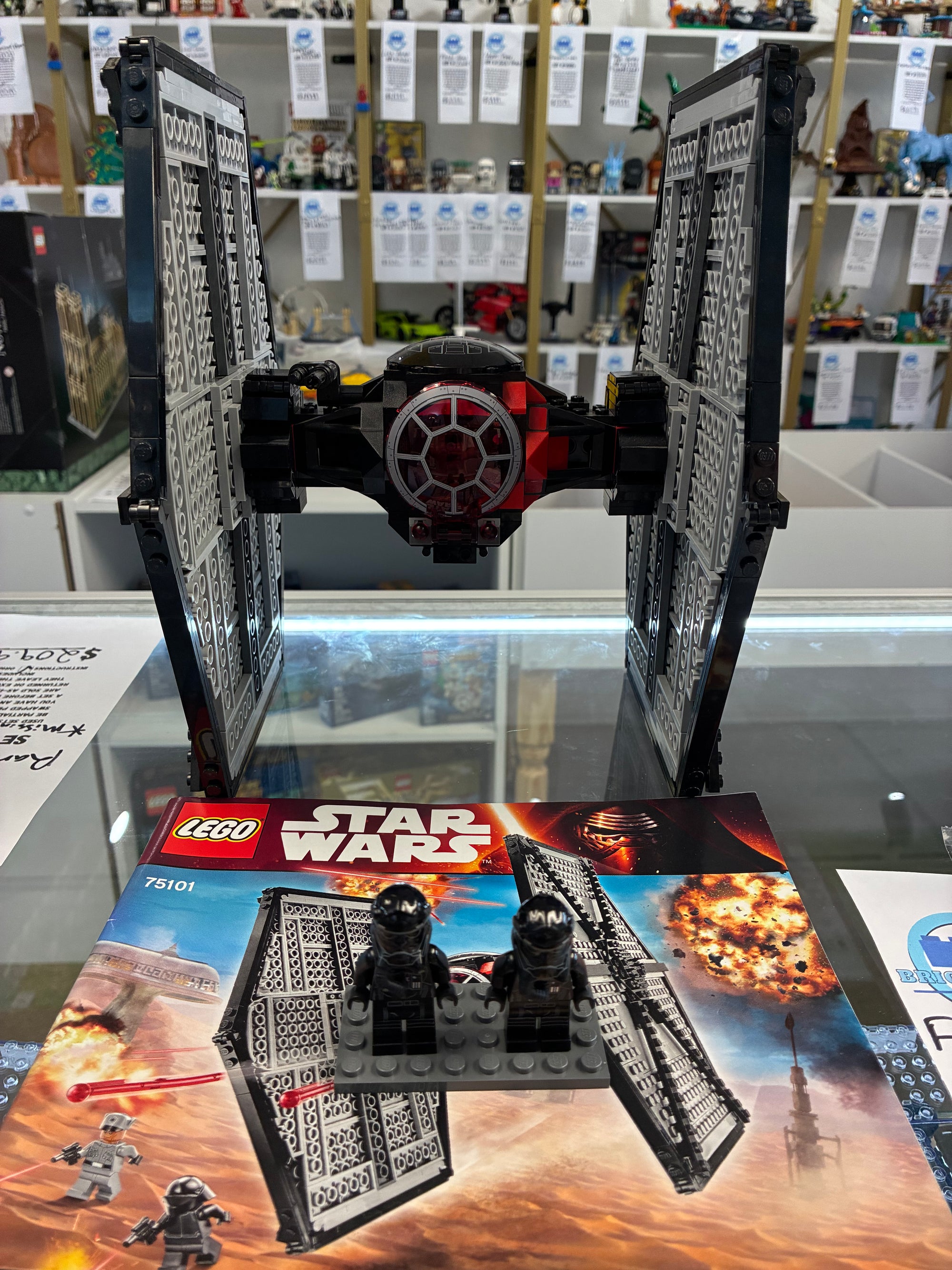 75101 Star Wars First Order Tie Fighter * missing 2 figures * - Used