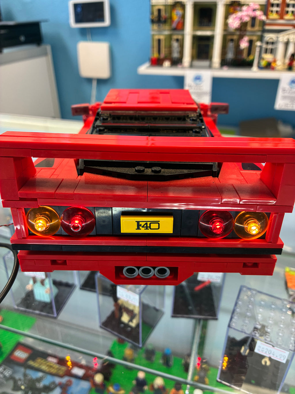10248 Ferrari F40 *WITH LIGHT KIT* - Used