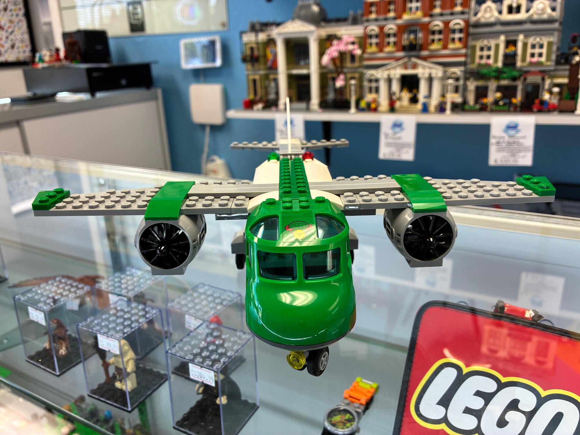 60101 City Airport Cargo Plane *MISSING SIDE BUILD* - Used