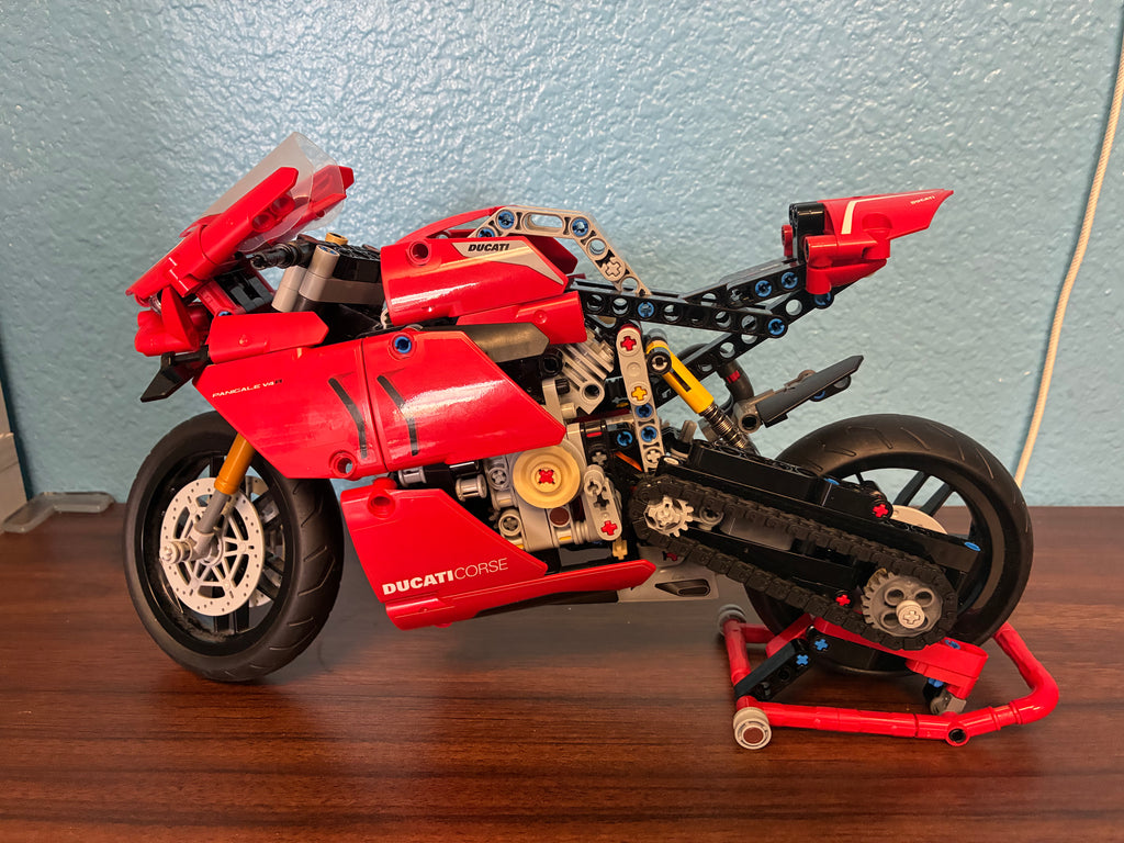 42107 Technic Ducati Panigale V4 R - Used
