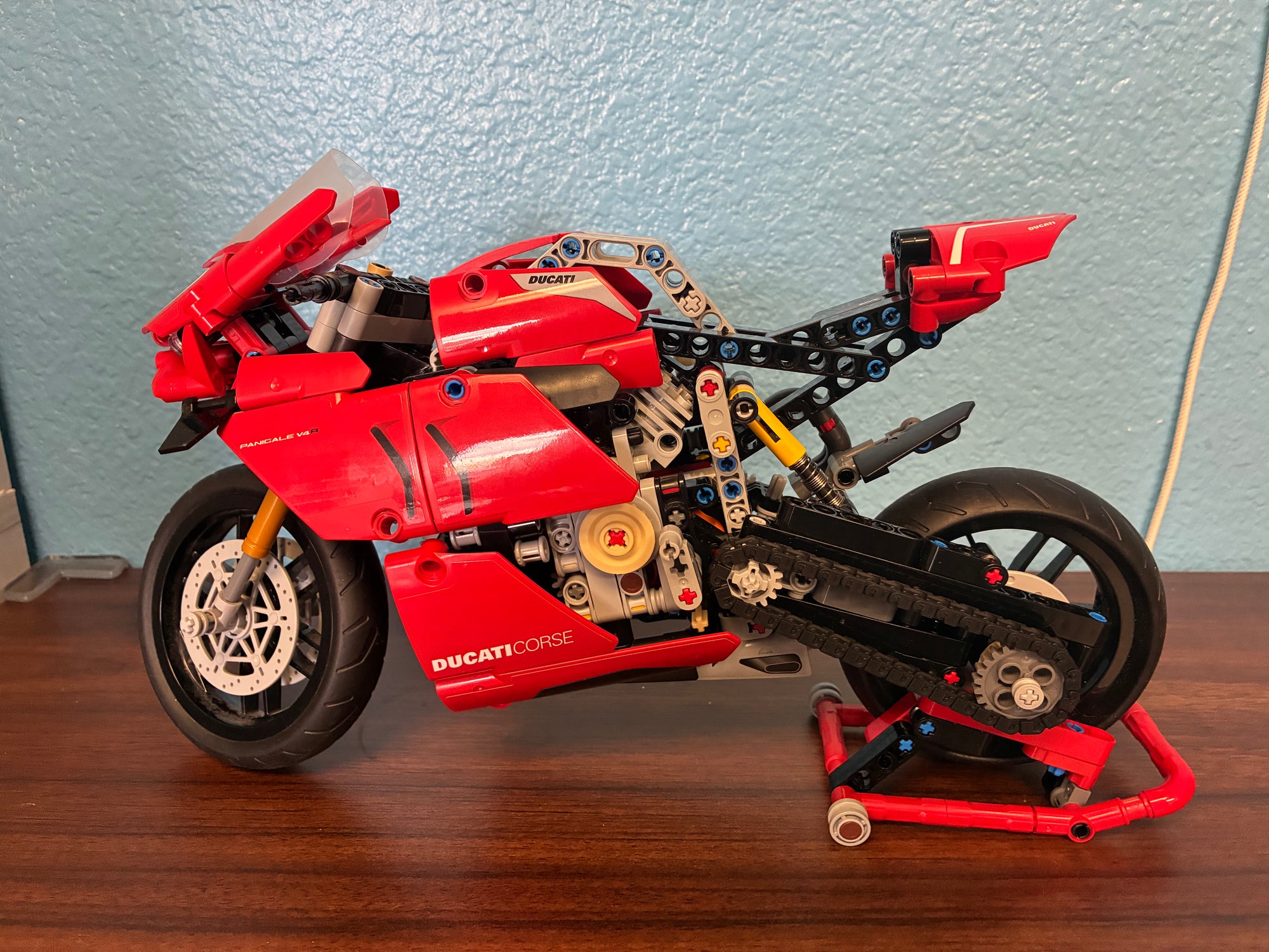 42107 Technic Ducati Panigale V4 R - Used