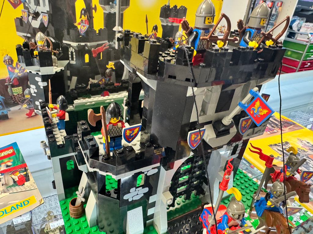 6085 Black Monarchs Castle - Used