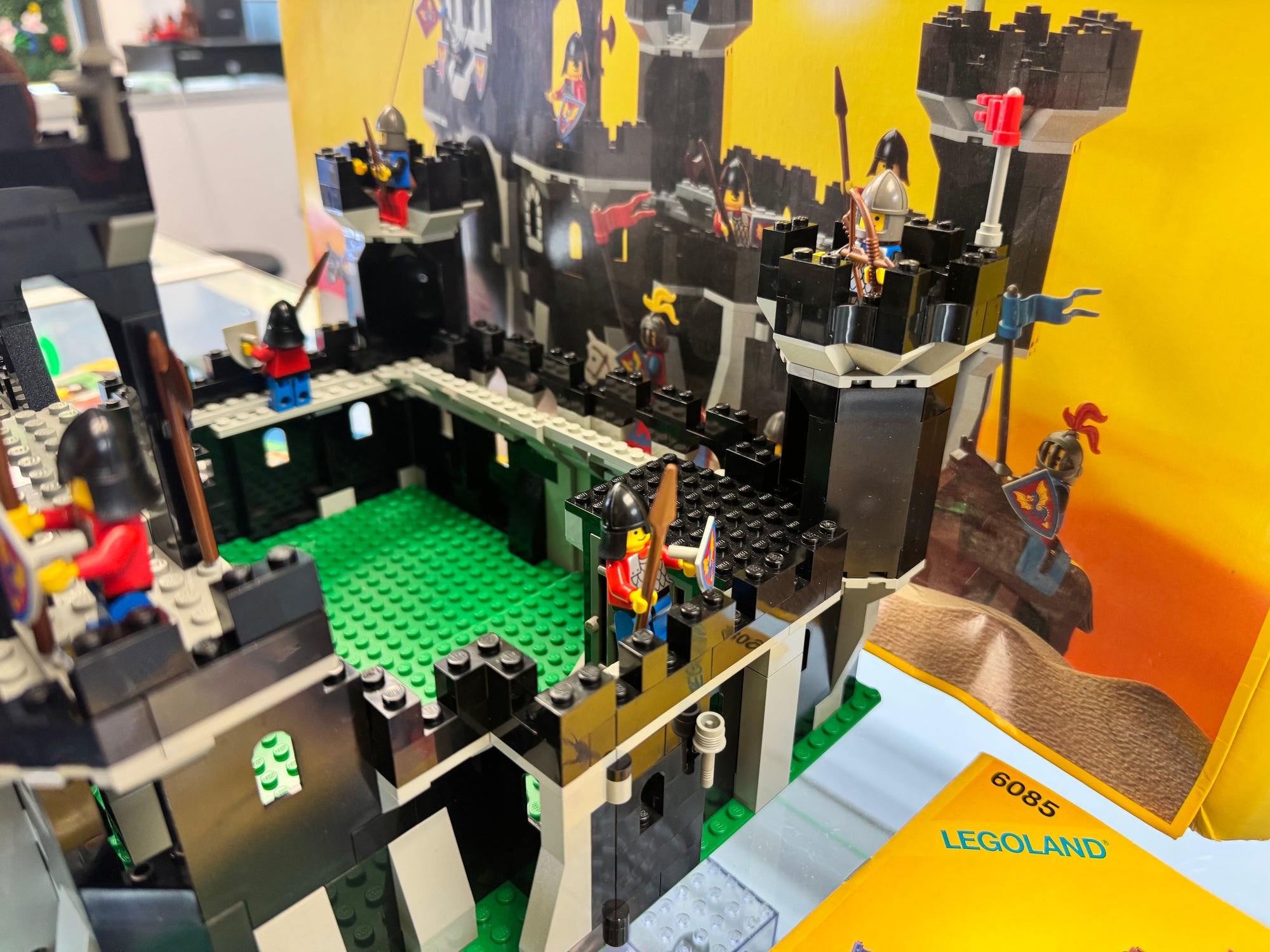 6085 Black Monarchs Castle - Used