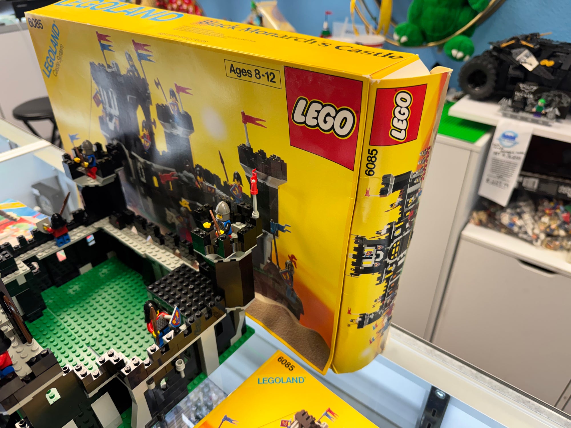 6085 Black Monarchs Castle - Used