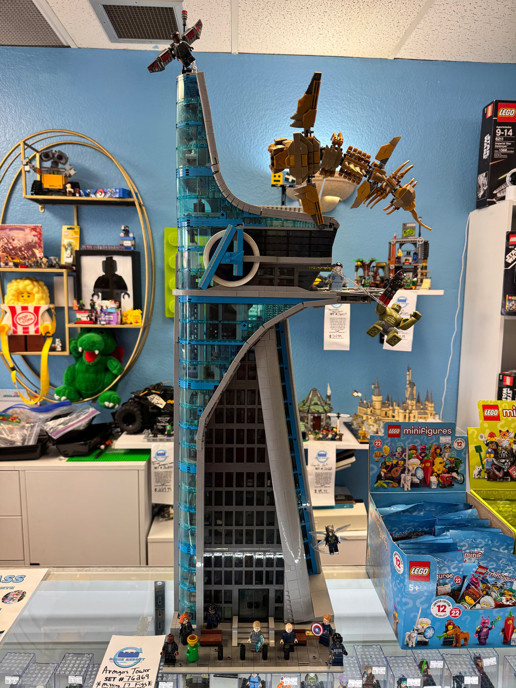 76269 Avengers Towers *MISSING 17 figs and Mini Quinnjet* - Used