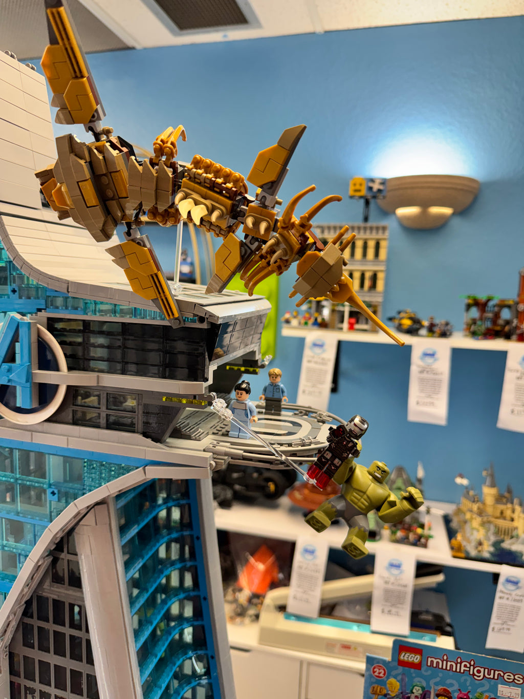 76269 Avengers Towers *MISSING 17 figs and Mini Quinnjet* - Used
