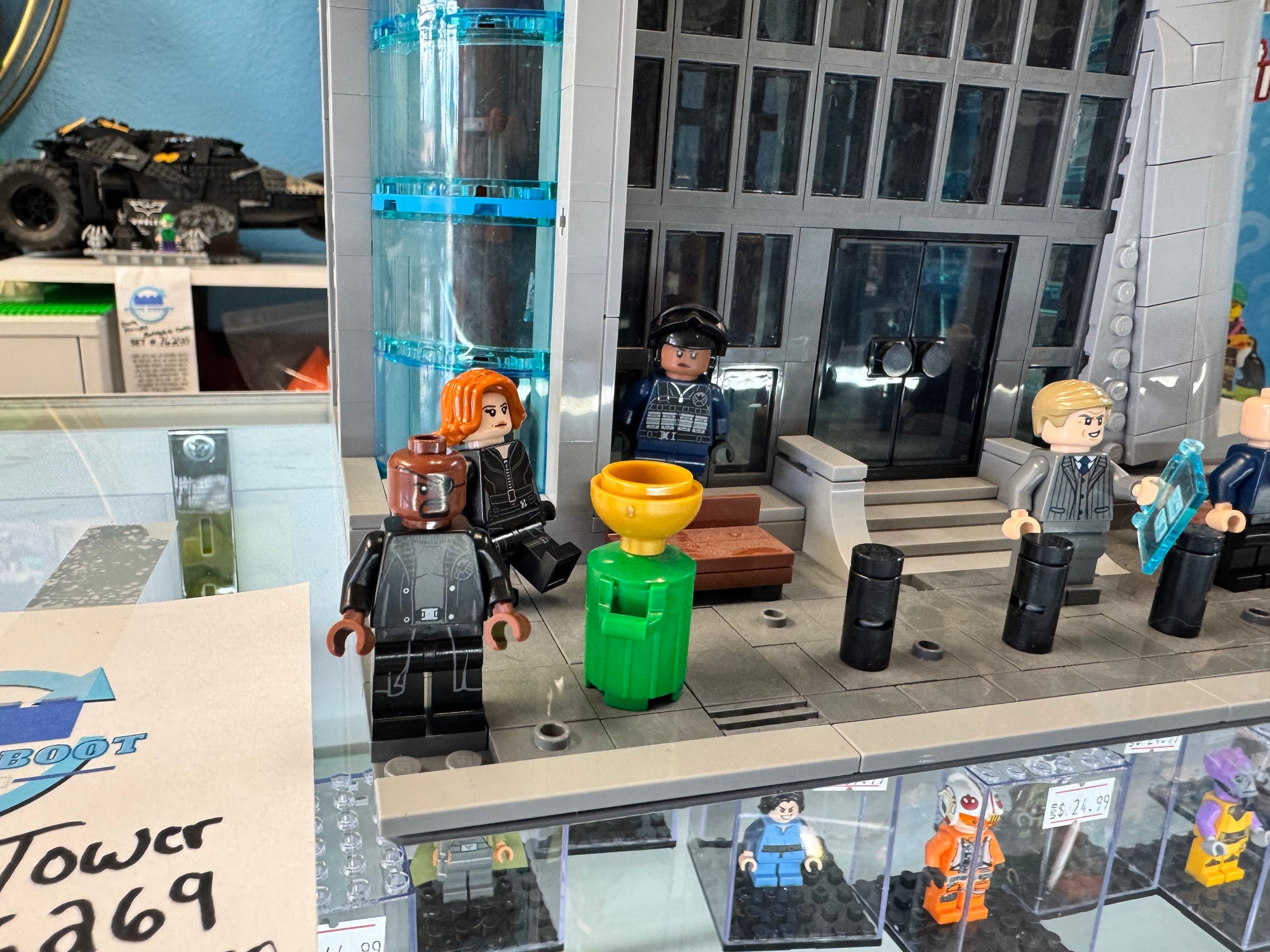 76269 Avengers Towers *MISSING 17 figs and Mini Quinnjet* - Used