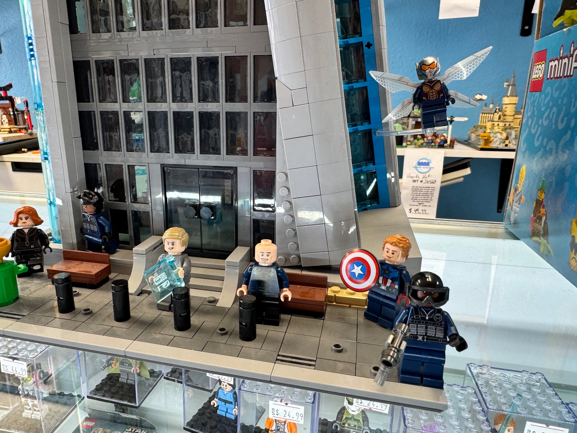 76269 Avengers Towers *MISSING 17 figs and Mini Quinnjet* - Used