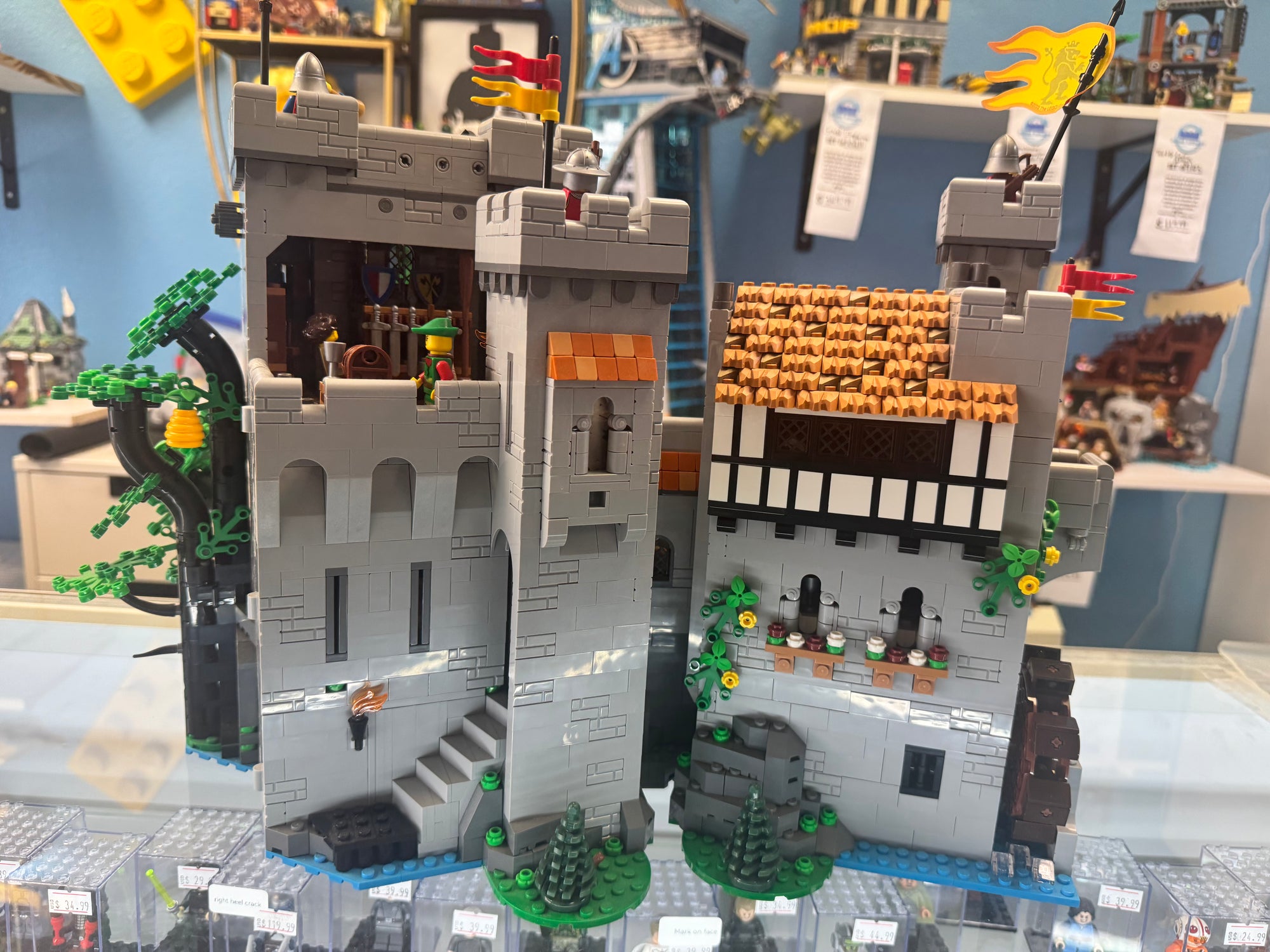 10305 The Lion Knights Castle *MISSING 2 FIGS* - Used