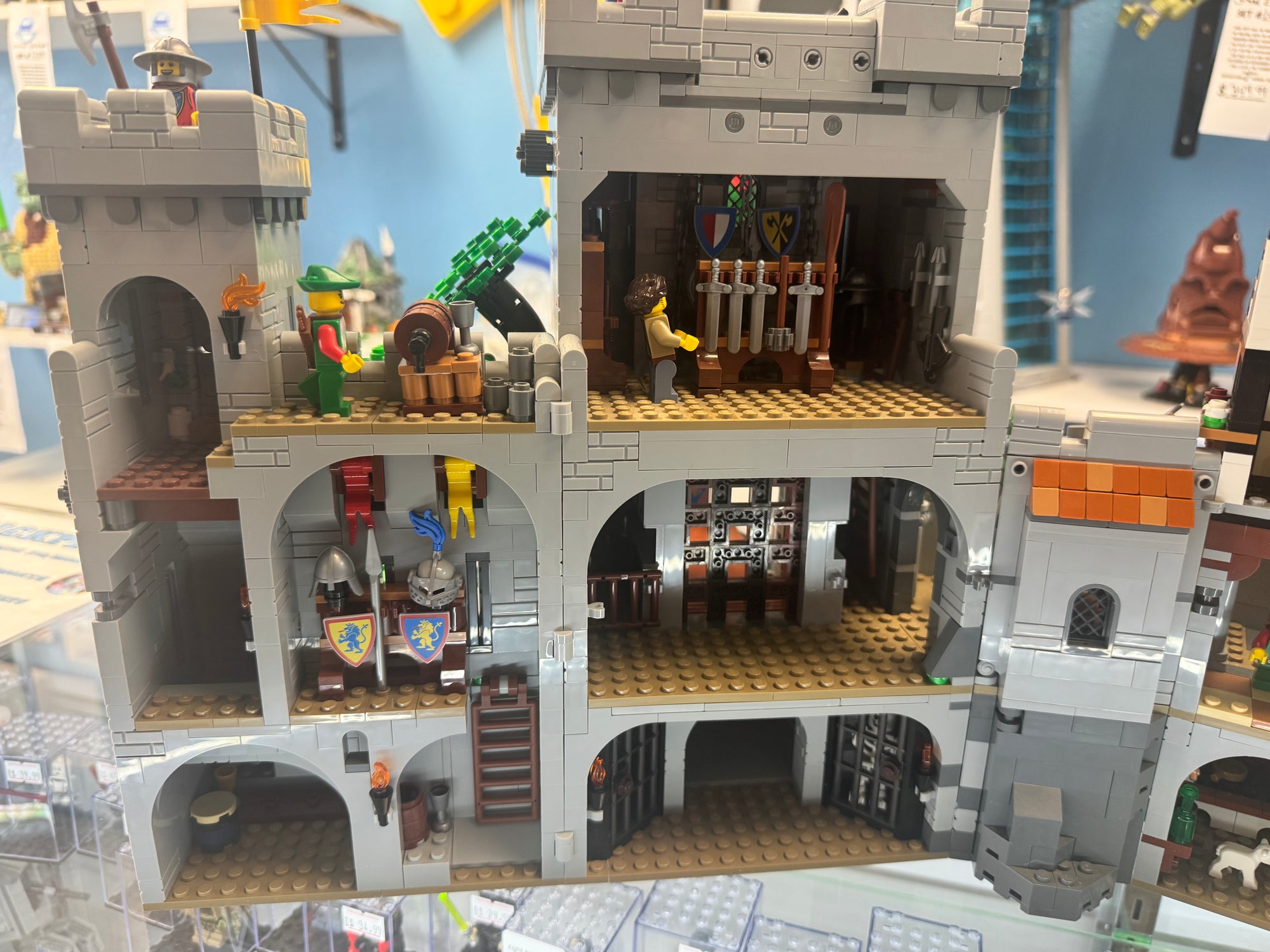 10305 The Lion Knights Castle *MISSING 2 FIGS* - Used
