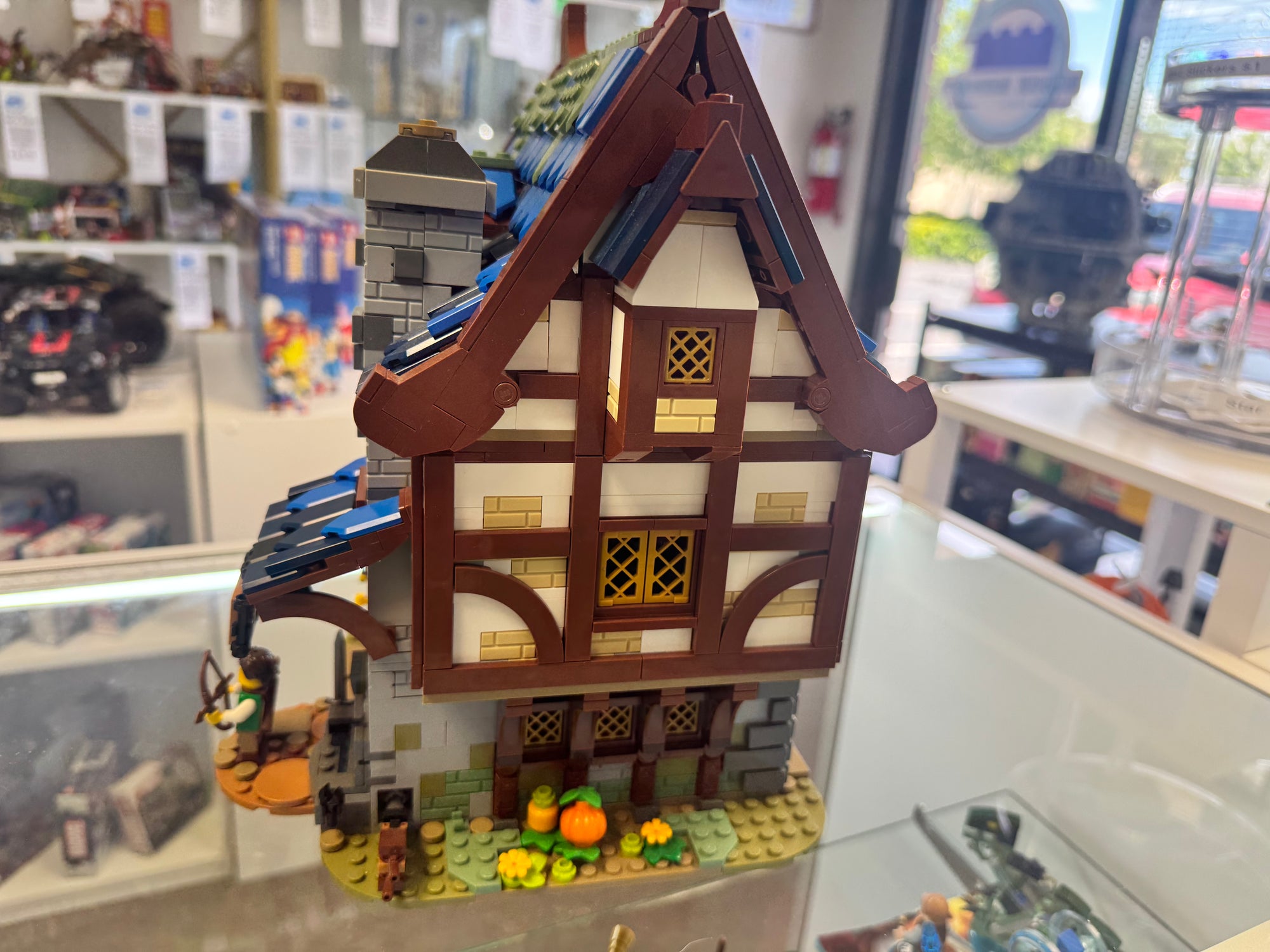 21325 Medieval Blacksmith *MISSING 1 fig* - Used