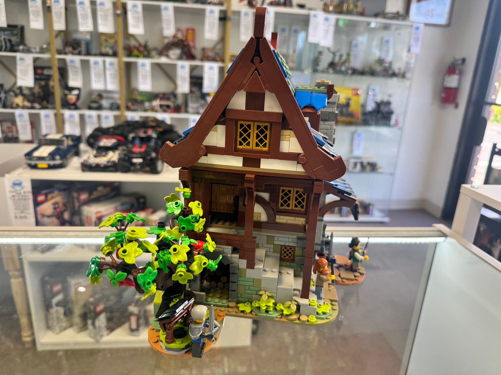 21325 Medieval Blacksmith *MISSING 1 fig* - Used
