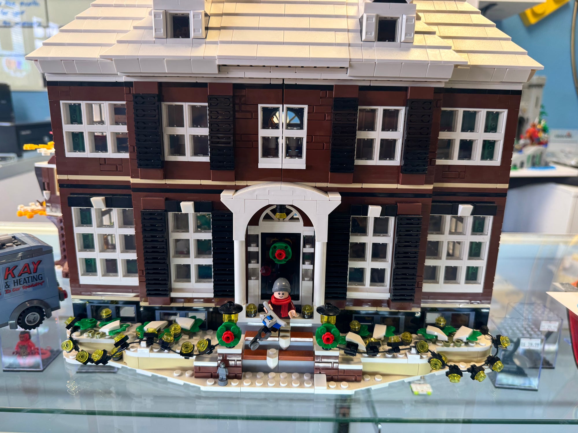 21330 Home Alone House *MISSING 4 Figs* - Used