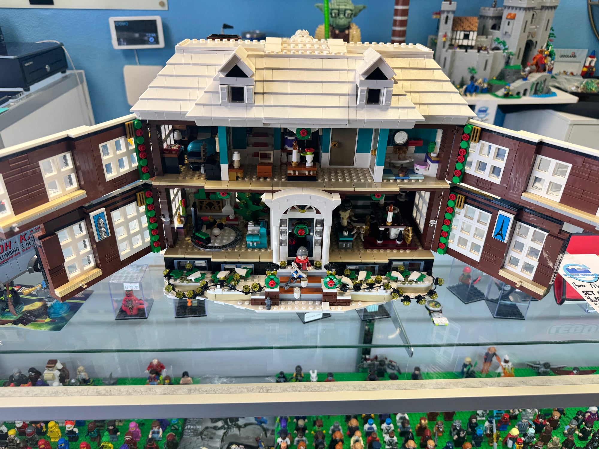 21330 Home Alone House *MISSING 4 Figs* - Used
