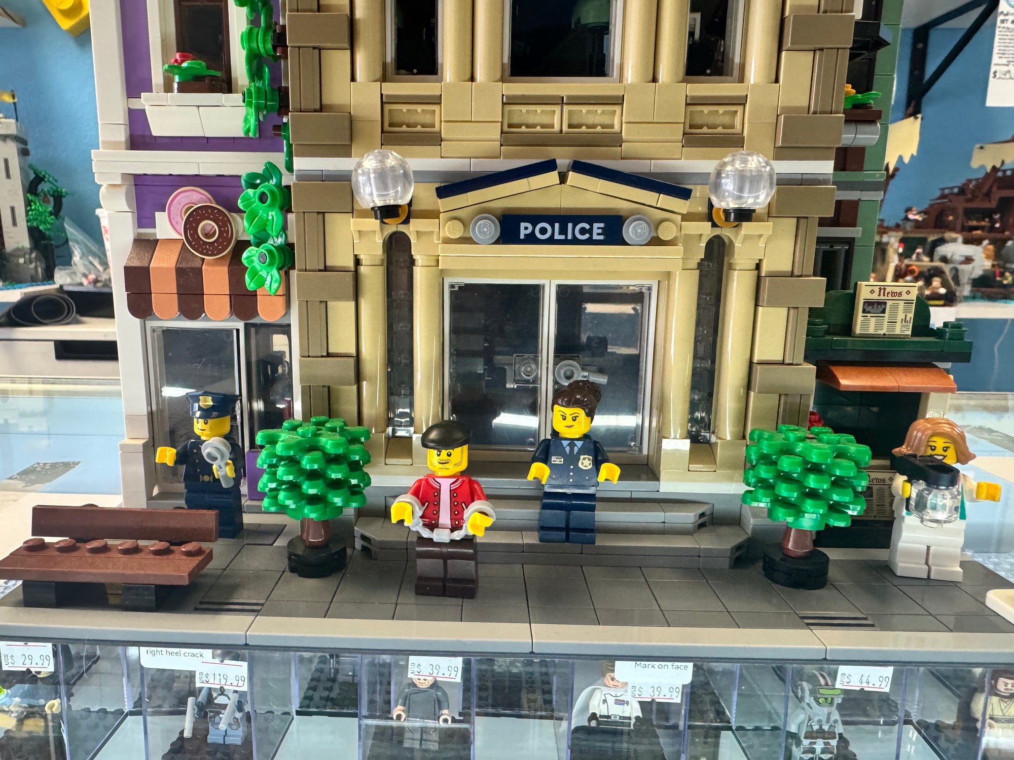 10278 Police Station Modular Building *MISSING 1 Fig* - Used