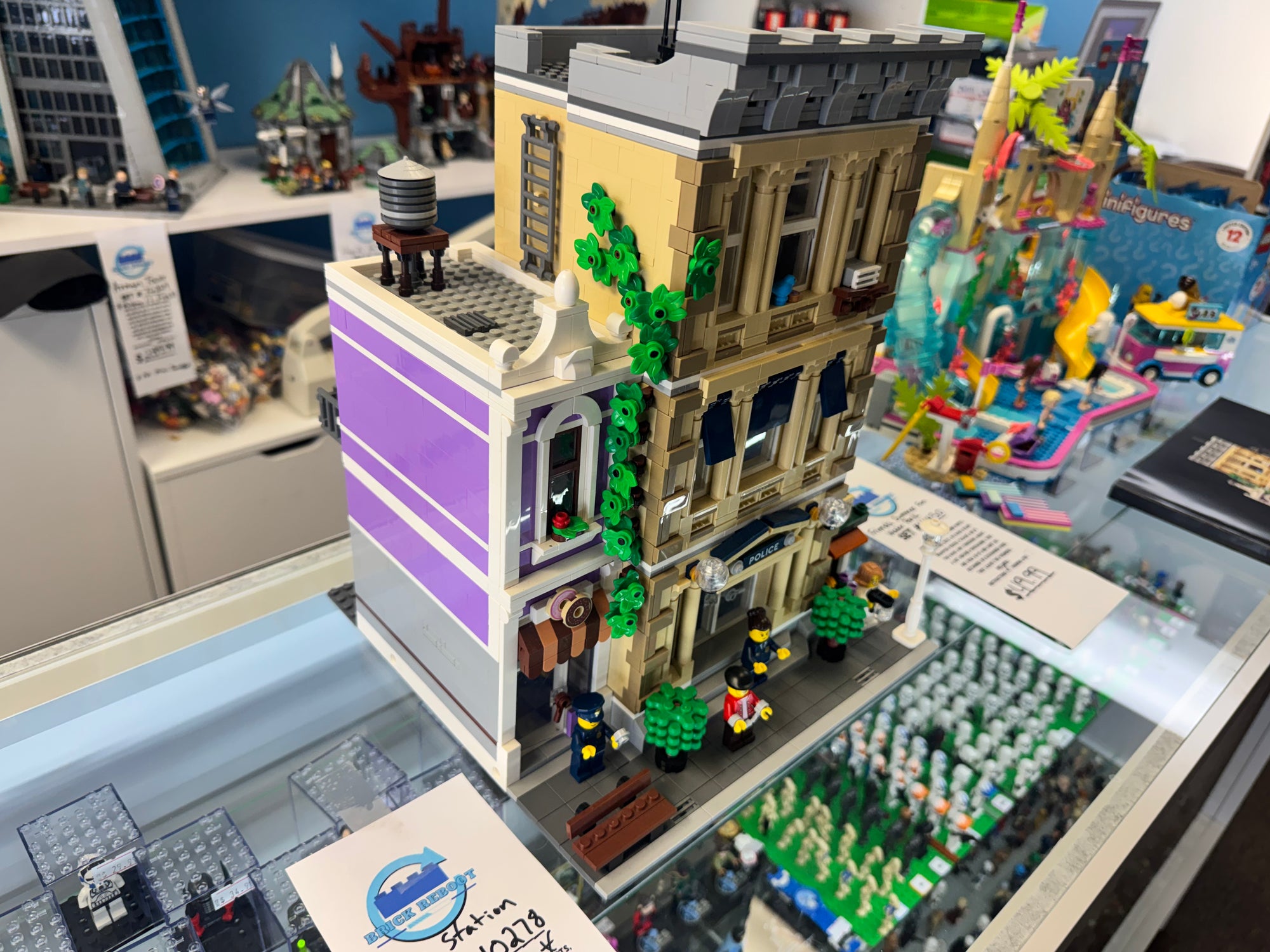 10278 Police Station Modular Building *MISSING 1 Fig* - Used