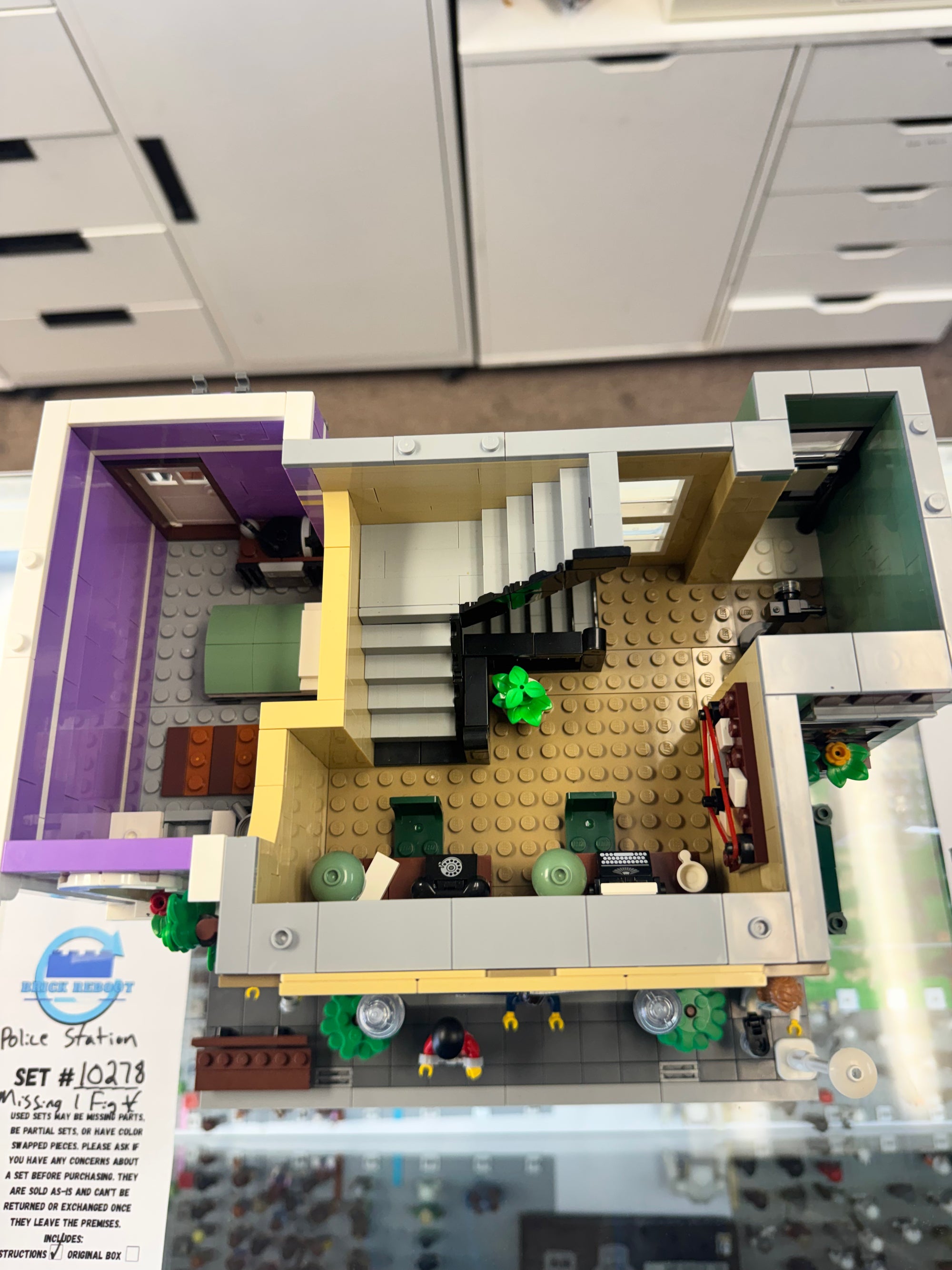 10278 Police Station Modular Building *MISSING 1 Fig* - Used