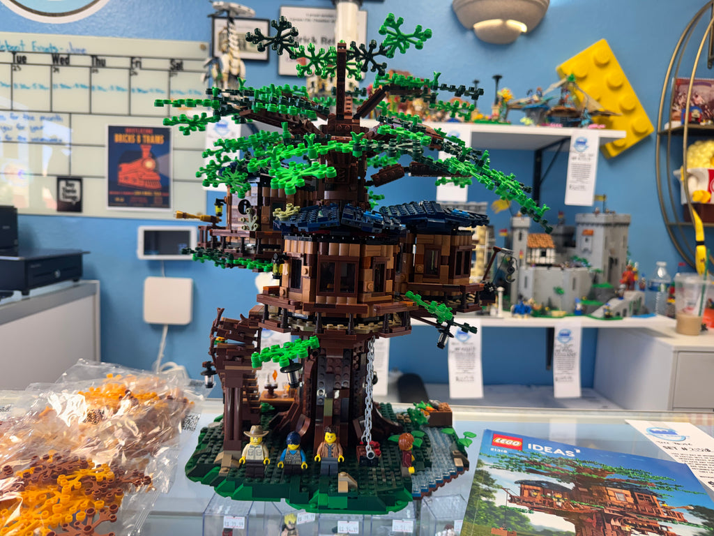 21318 Ideas Tree House - Used