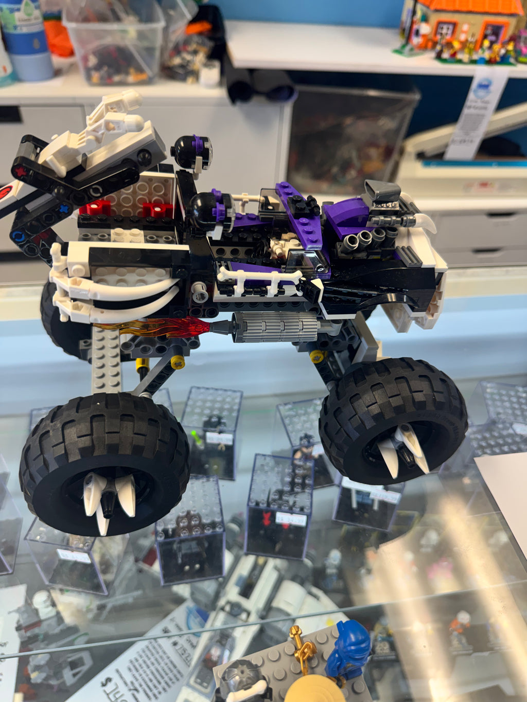 2506 Skull Truck *MISSING ZANE*  *YELLOWING ON Skeleton head* - Used