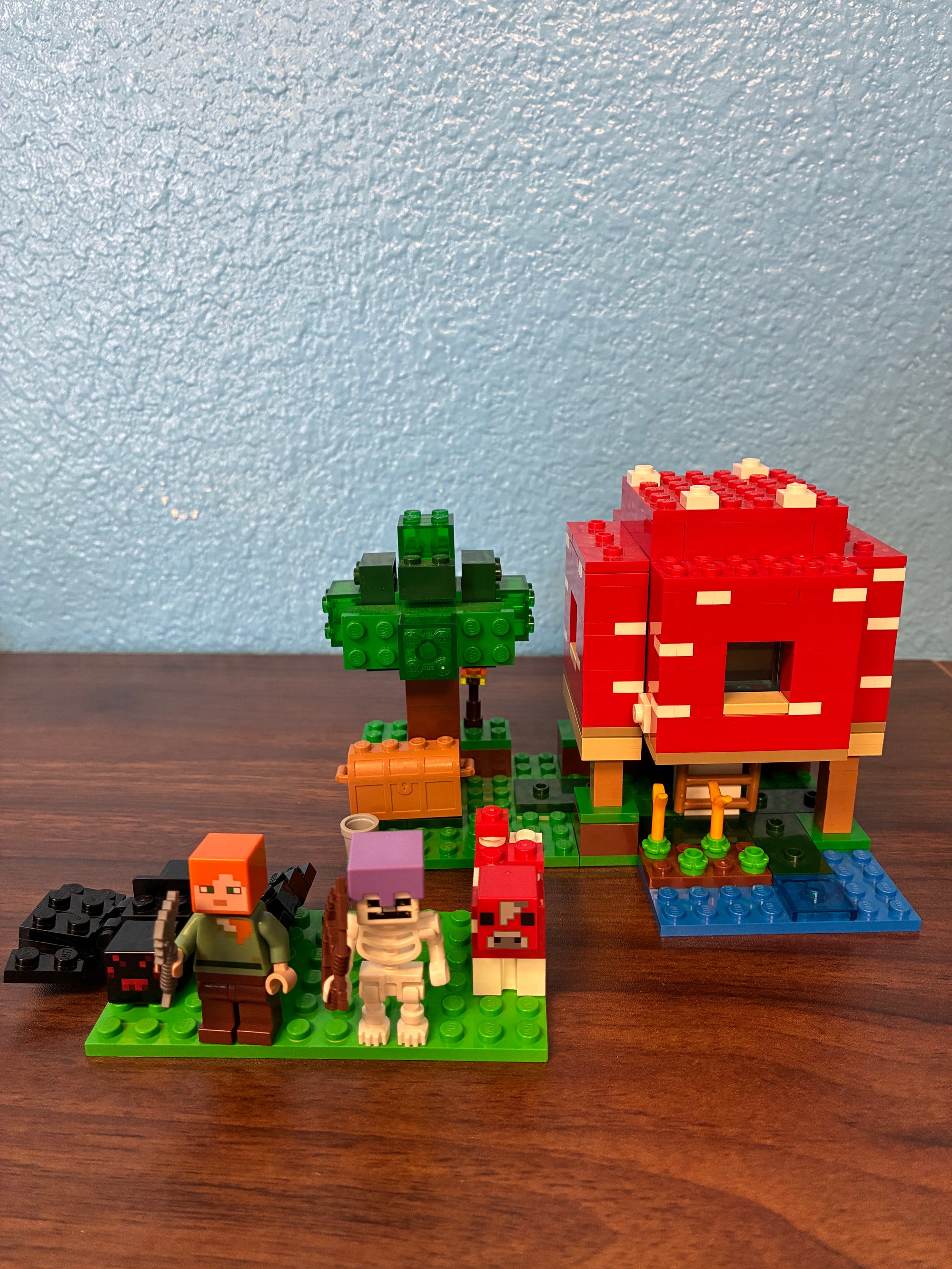 21179 Minecraft The Mushroom House - Used