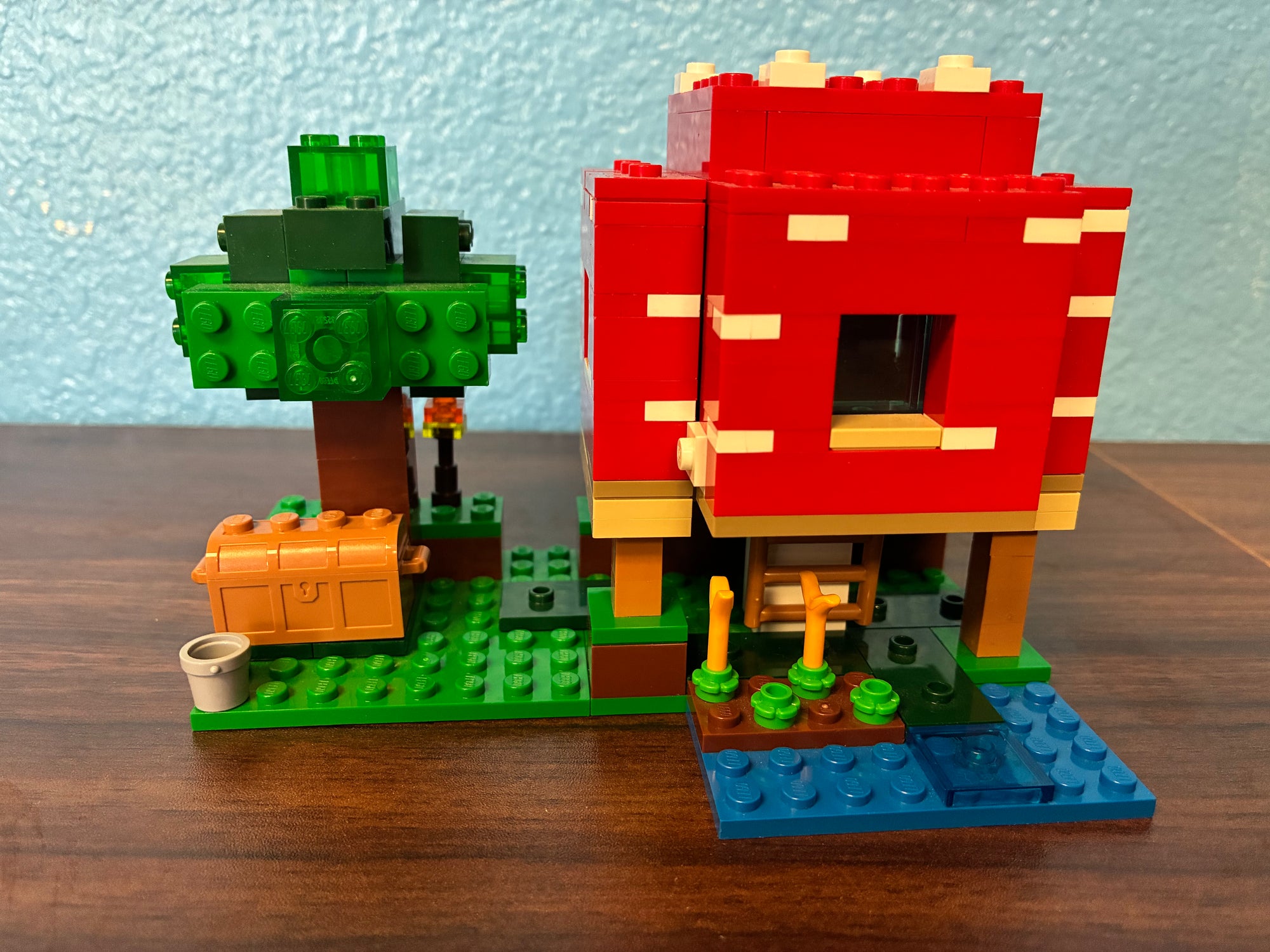 21179 Minecraft The Mushroom House - Used