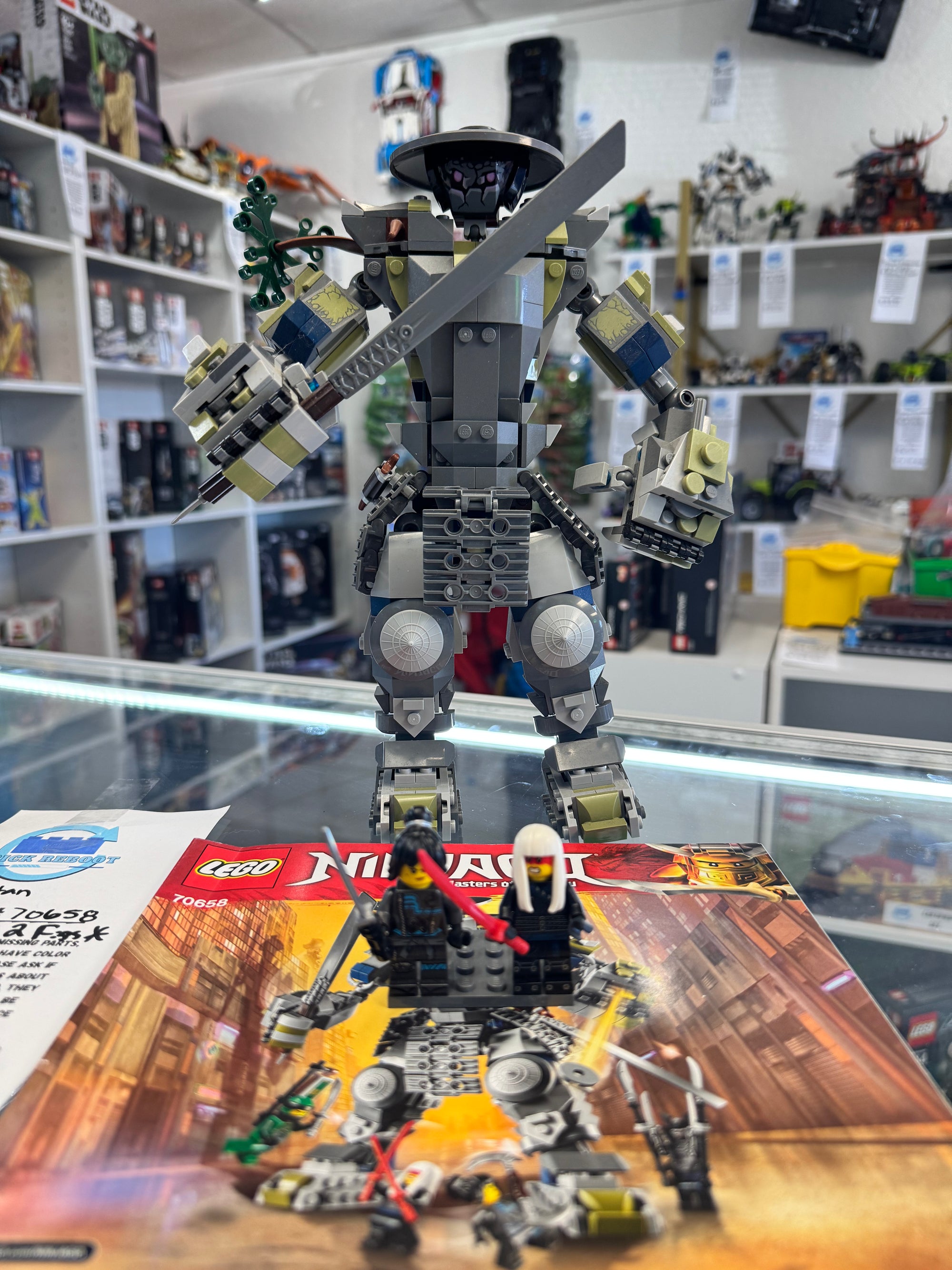 70658 Oni Titan *MISSING 2 FIGS* - Used